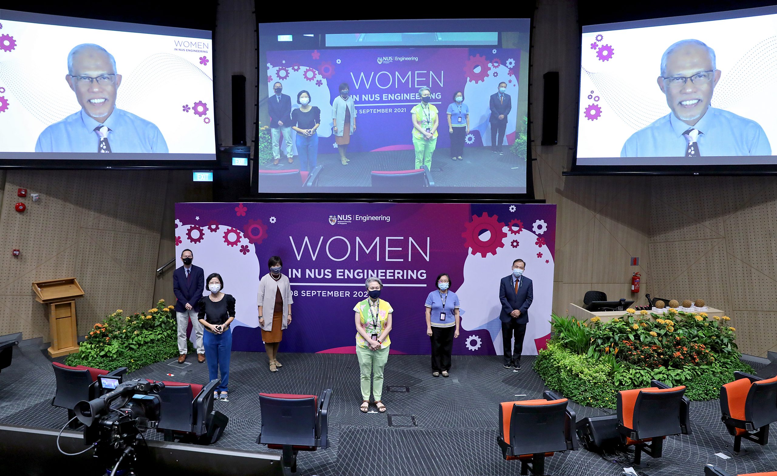 The NUS Faculty of Engineering’s inaugural “Women in NUS Engineering” event saw a line-up of celebrated guest speakers; including CEO of Temasek Holdings Ms Ho Ching, Chairman of Shell Companies in Singapore Ms Aw Kah Peng, Senior Vice President of SkyLab Services Ms Eng Se-Hsieng, and Senior Manager of Singapore Institute of Manufacturing Technology Ms Wan Siew Ping, and Guest-of-Honour and Minister for Social and Family Development, Mr Masagos Zulkifli, who joined via video.