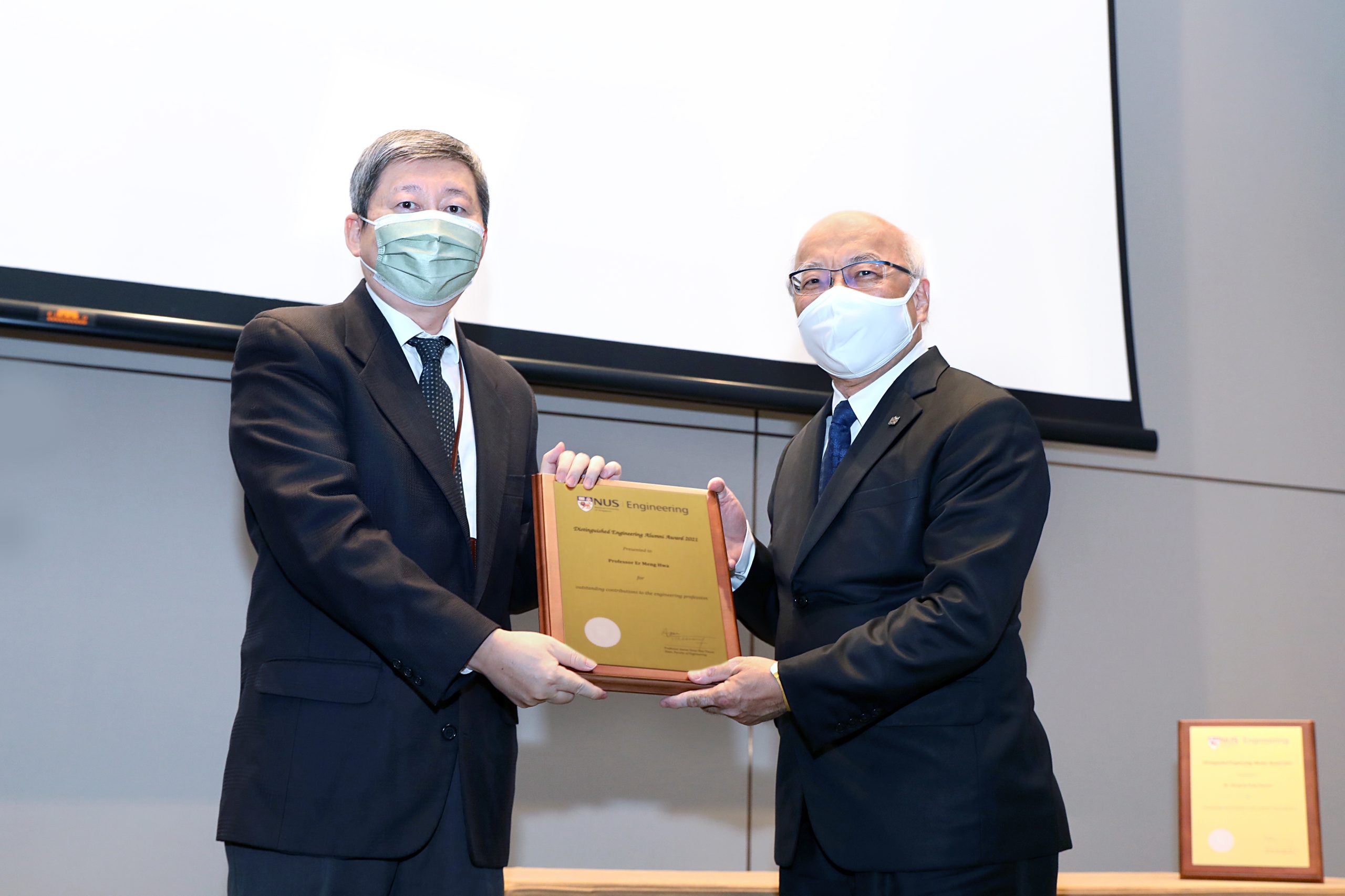 Professor Er Meng Hwa receiving the Distinguished Engineering Alumni Award from Professor Liang Yung Chii, Head of Department of Electrical and Computer Engineering