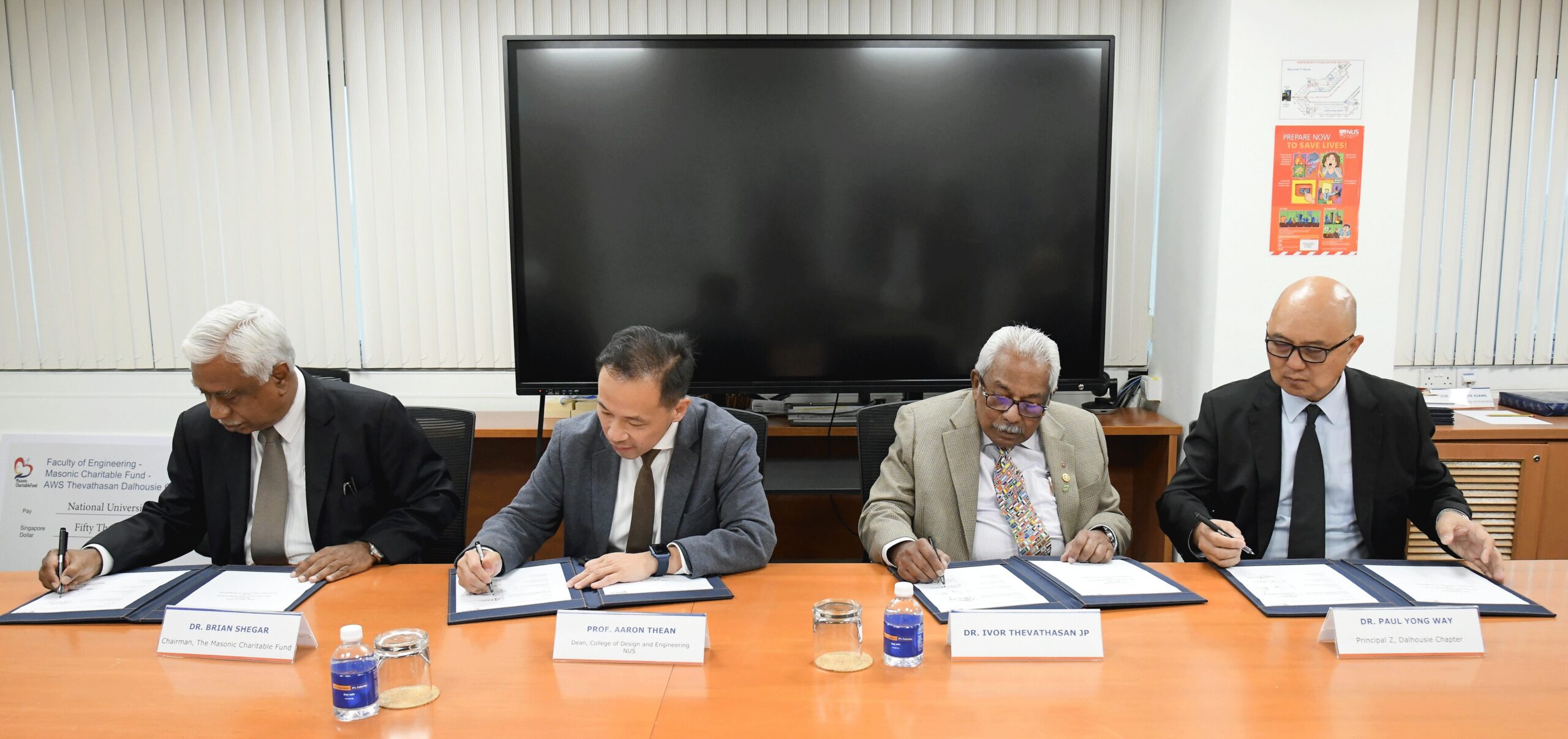 The second gift agreement was signed by Dr Brian Shegar, Chairman of MCF, CDE Dean Prof Aaron Thean, Dr Ivor Thevathasan and Mr Paul Yong Way, Principal Z of Dalhousie Chapter.