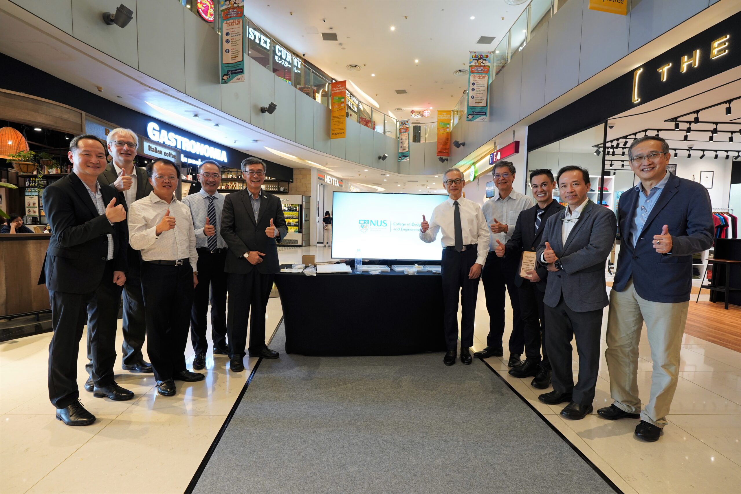 Mapletree’s CSR Board Committee and senior faculty members of NUS attended the opening of the exhibition at VivoCity