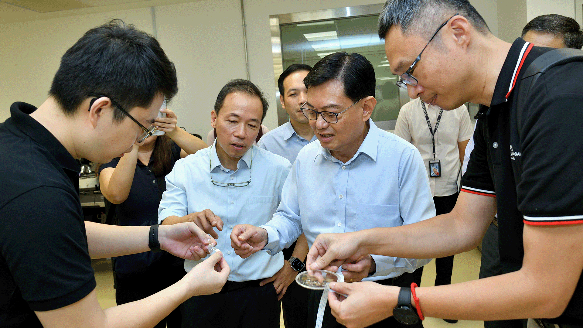 Deputy Prime Minister Heng Swee Keat (second from right) was introduced to some of SHINE's key research by the centre's director Prof Aaron Thean (second from left). 