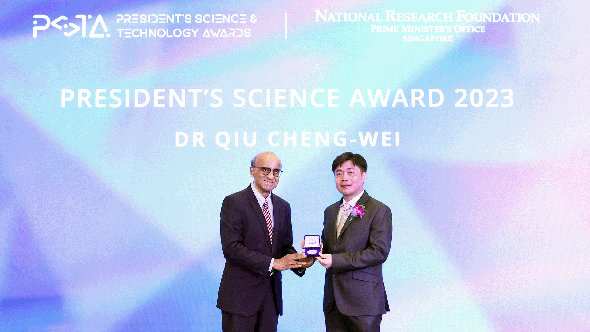 Assoc Prof Qiu Cheng-Wei (right) was presented with the award by President Tharman Shanmugaratnam. (Credit: MCI Photos by Chwee)