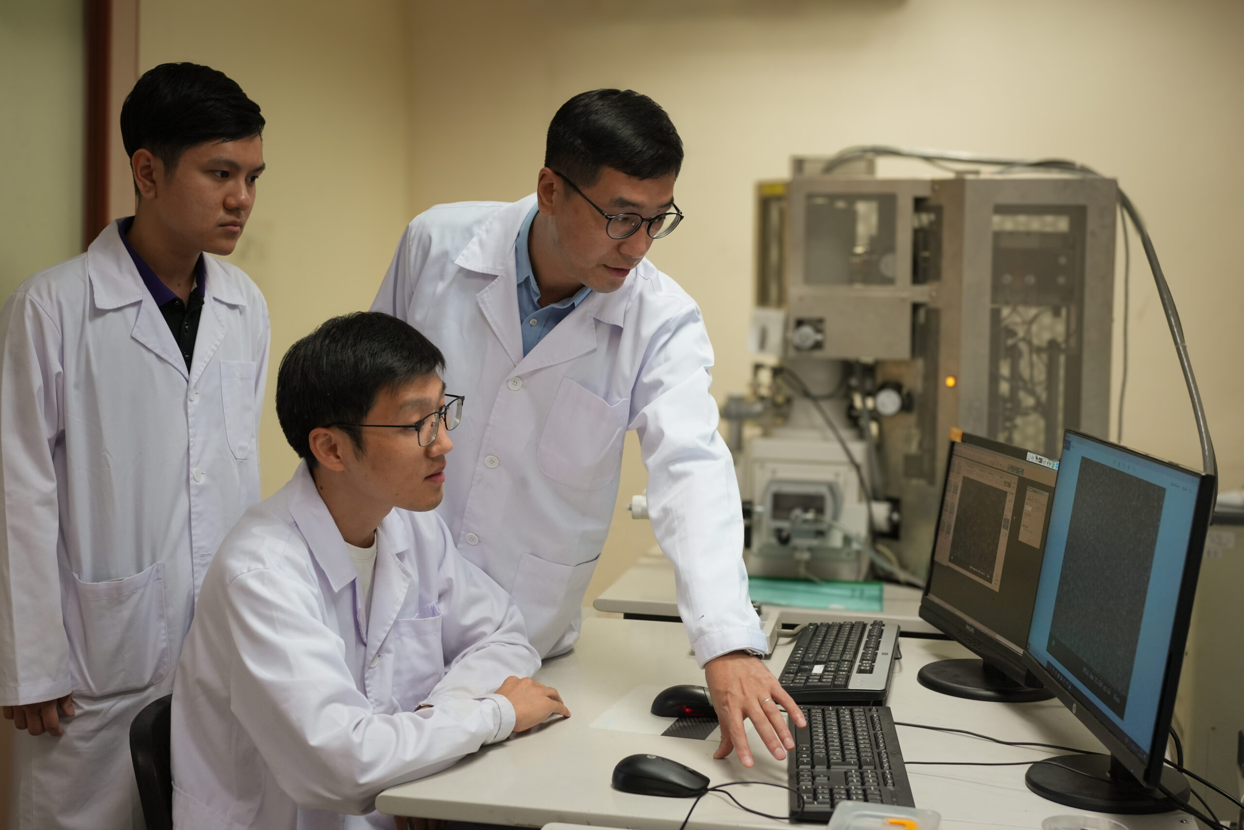 Asst Prof Tan Xipeng (right) leads a research group on high-performance multifunctional metal alloys at CDE.