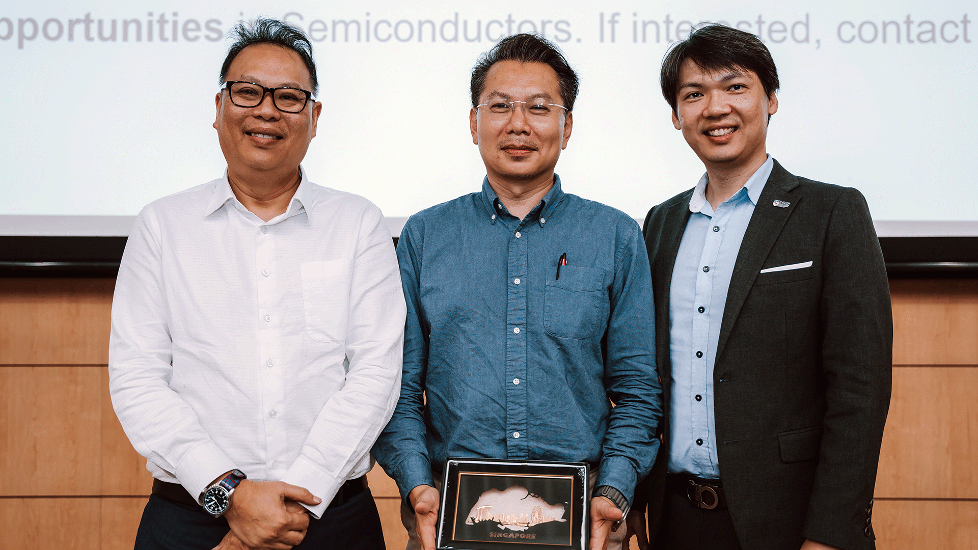 Prof Yeo with (left) Prof Teo Kie Leong, Dean of CDE, and (right) Assoc Prof Benjamin Tee, Vice Dean Research and Technology CDE.