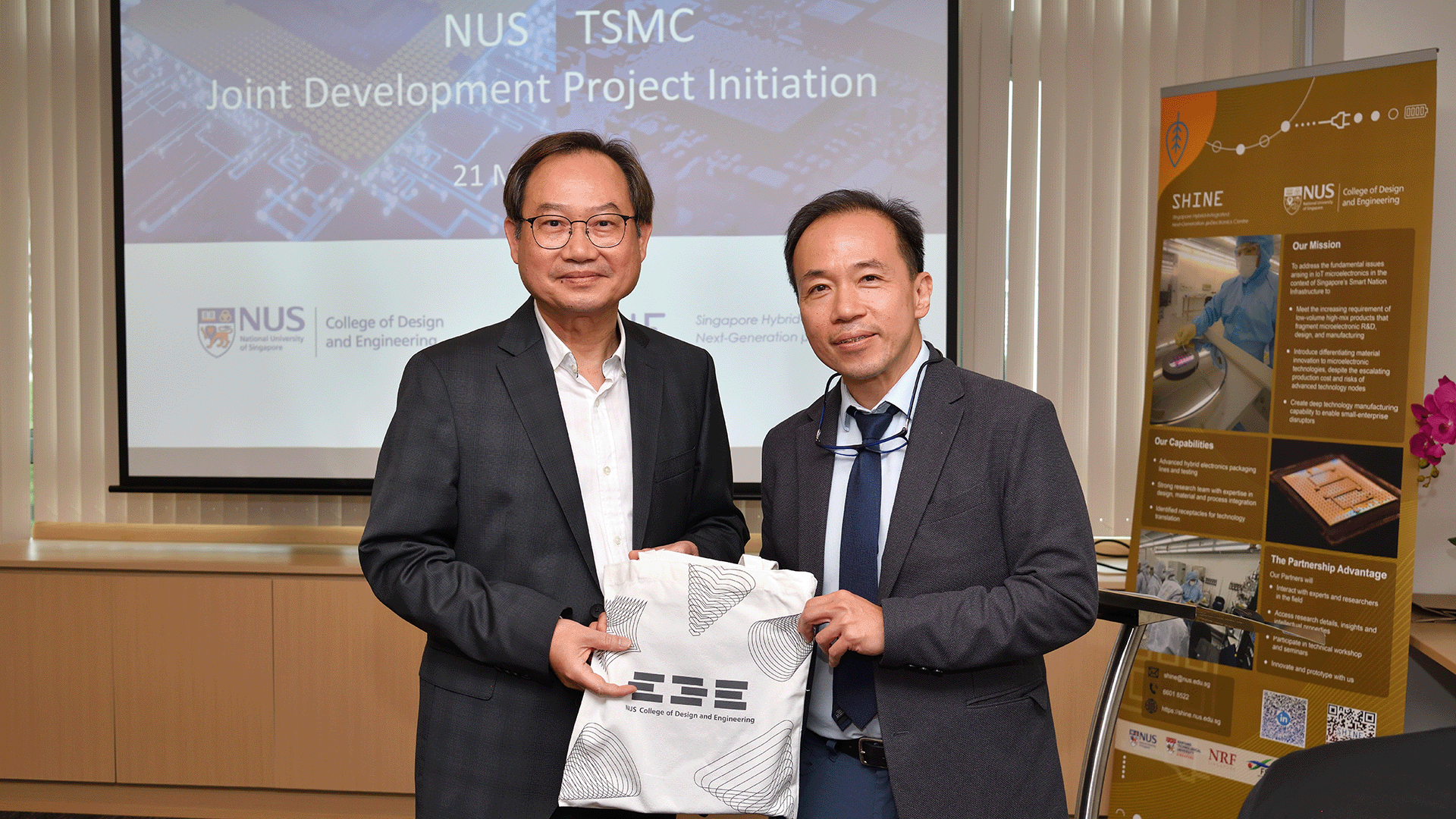 Prof Thean presenting a token of appreciation to Dr Wang Chuei-Tang, TSMC’s Technical Director, Advanced Packaging Technology and Service.