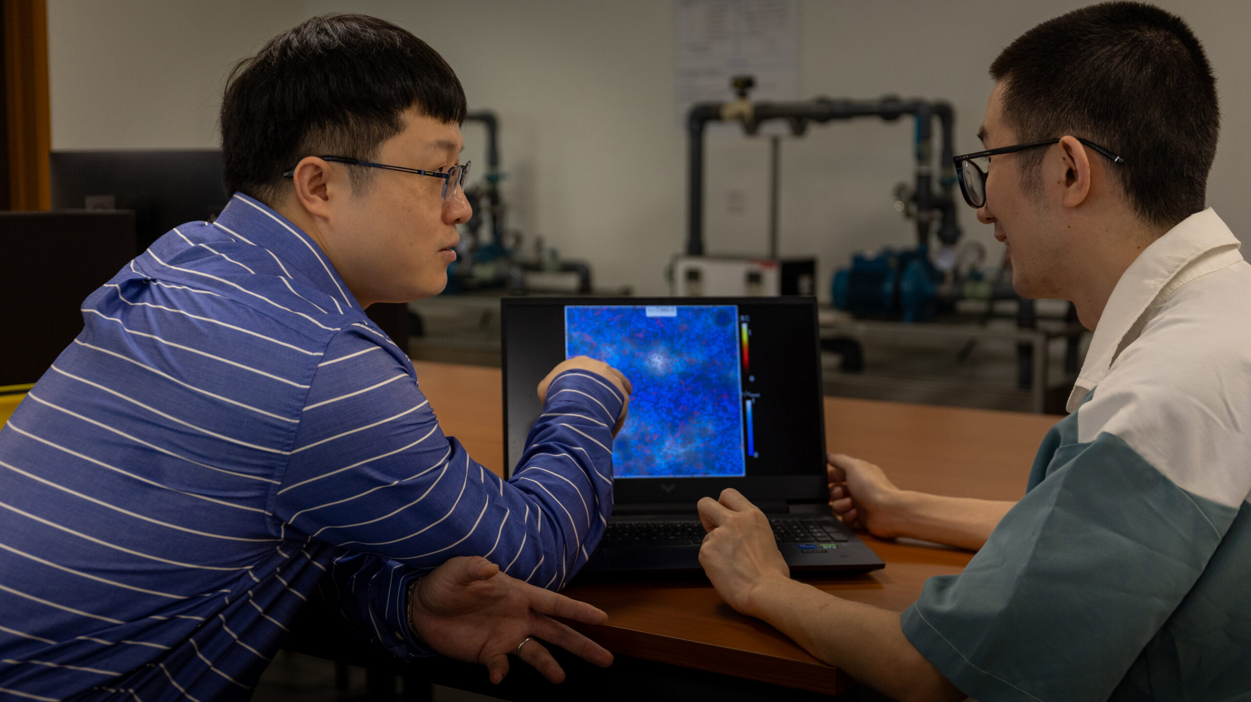 Asst Prof Zhu Lailai (left) and PhD student Qianhong Yang used powerful computer simulations to explore how droplets of active matter change their behaviour.