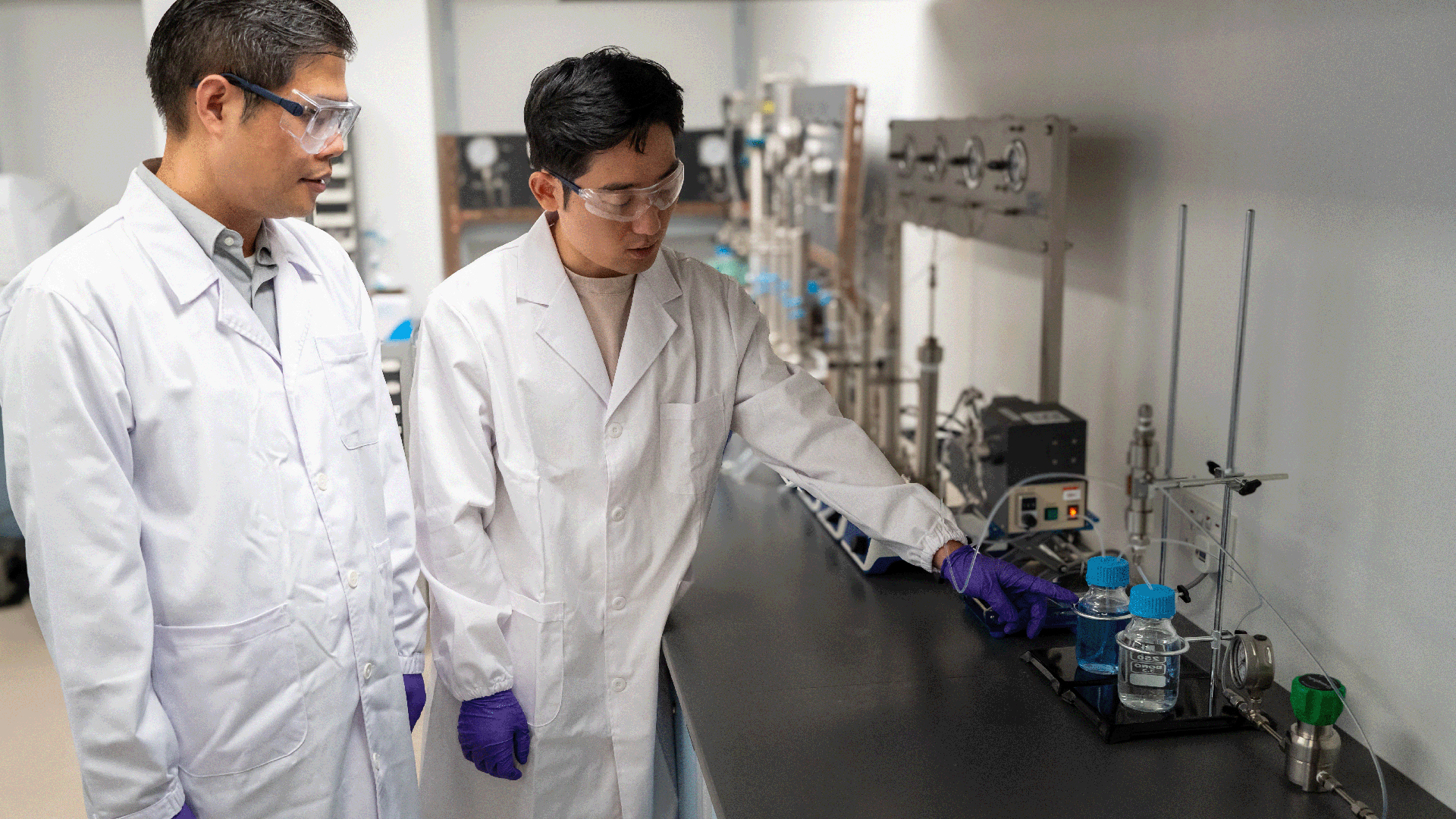 Prof Zhao Dan (left) with Research Fellow Xiansong Shi (right), demonstrate the high precision filtering capabilities of the MOF membrane.