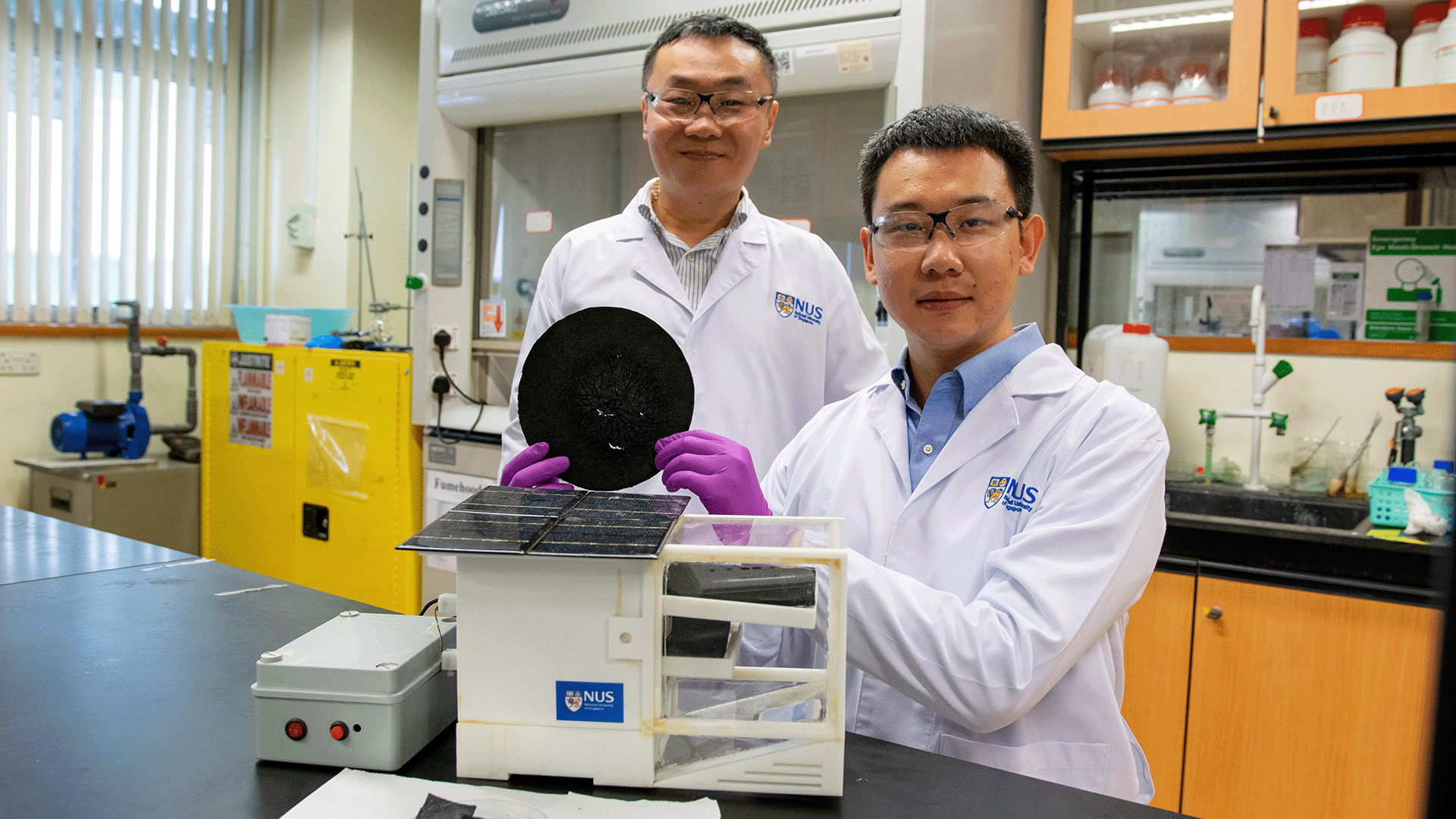 Assoc Prof Tan Swee Ching (back left) and co-researcher Mr Qu Hao
with a sample of their team's novel aerogel. 