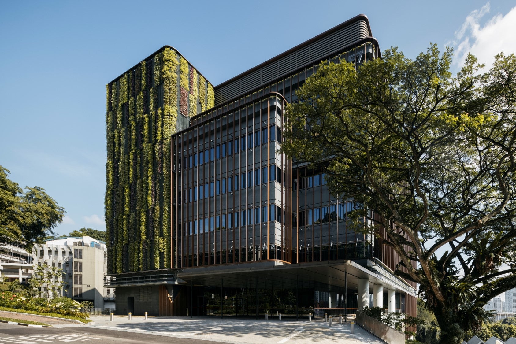 E7 Students can access cutting-edge equipment housed at the E7 building