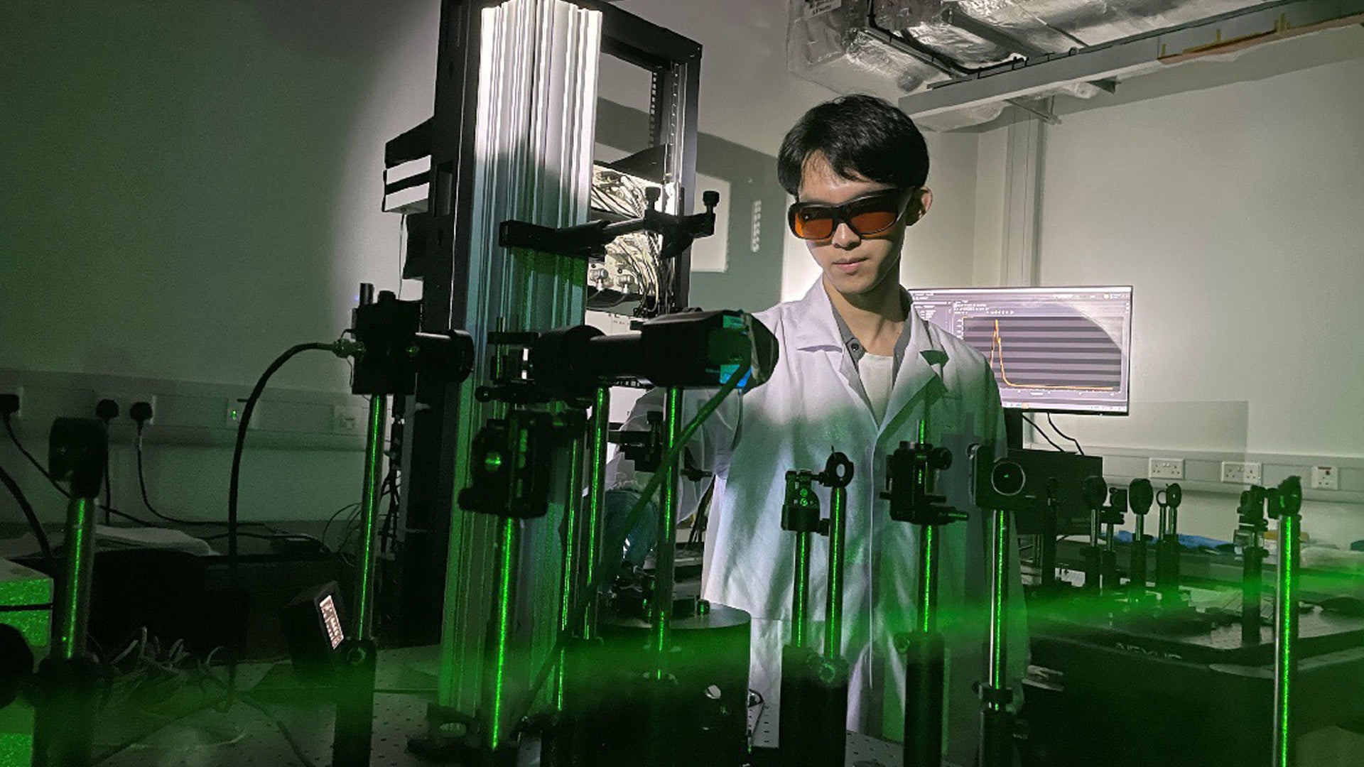 Yihang-Ouyang Yihang working in the Koperski Lab, at the Institute for Functional Intelligent Materials.