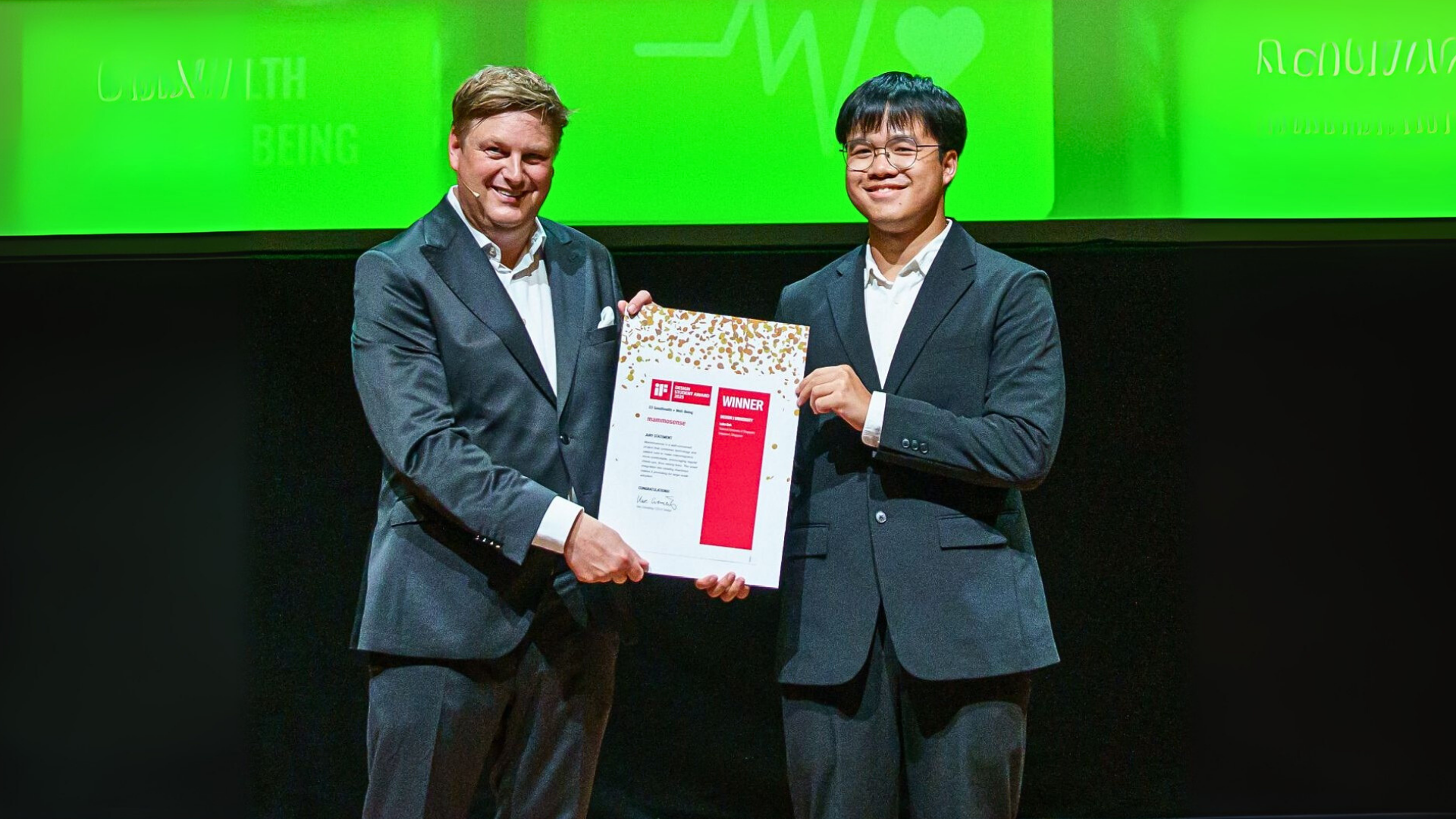 DID-Luke-Goh-Mammosense-01 Mr Uwe Cremering, CEO of iF DESIGN, with Luke Goh (Industrial Design '24) at the award presentation.