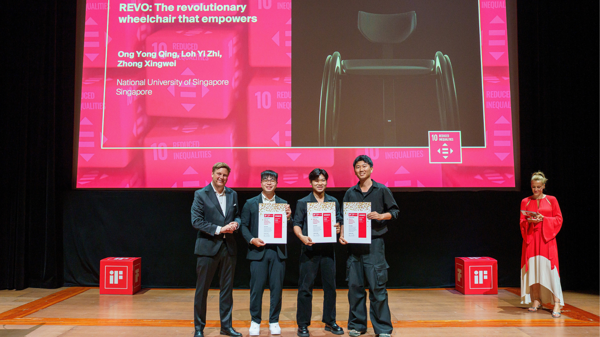 Mr Uwe Cremering, CEO of iF DESIGN, with Loh Yi Zhi Daniel (Year 4 Industrial Design), Ong Yong Qing (Year 3 Industrial Design) and Zhong Xingwei (Year 2 Industrial Design) at the award presentation.