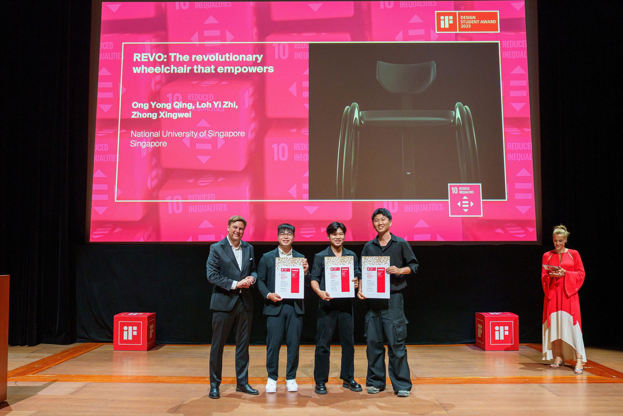 From left to right: Mr Uwe Cremering, CEO of iF DESIGN, with Loh Yi Zhi Daniel, Ong Yong Qing and Zhong Xingwei at the award presentation