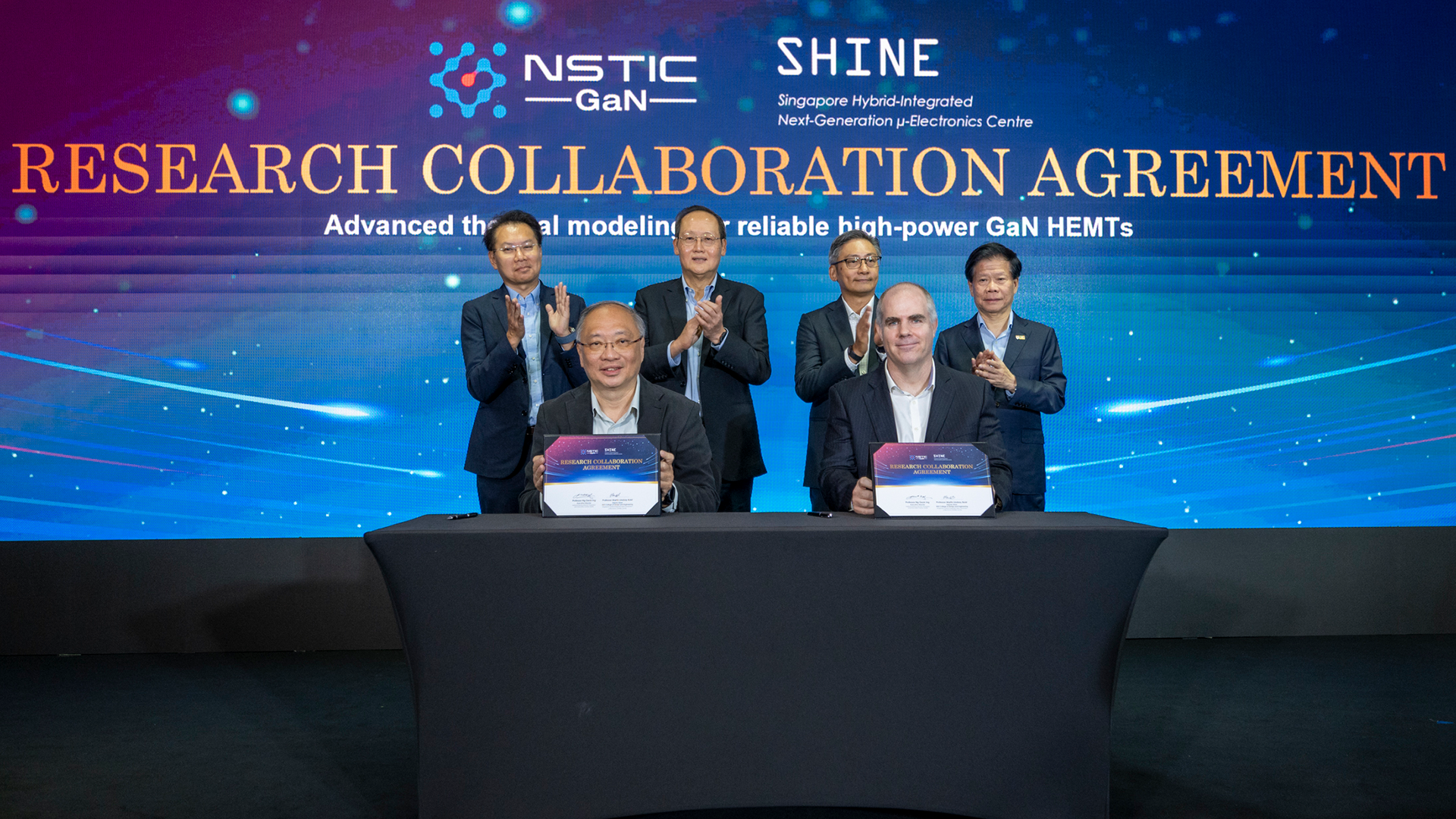 Prof Martin Buist (front right) from CDE signed the collaboration agreement with Prof Ng Geok Ing, 
Executive Director NSTIC (GaN). Also shown in back row, left to right: Prof Yeo Yee Chia, Dep Chief Executive A*STAR; Dr Tan See Leng, Singapore Minister for Manpower; Mr Cheong Chee Hoo, Chief Executive Officer DSO National Laboratories; and Prof Lam Khin Yong, 
Vice President (Industry) NTU.