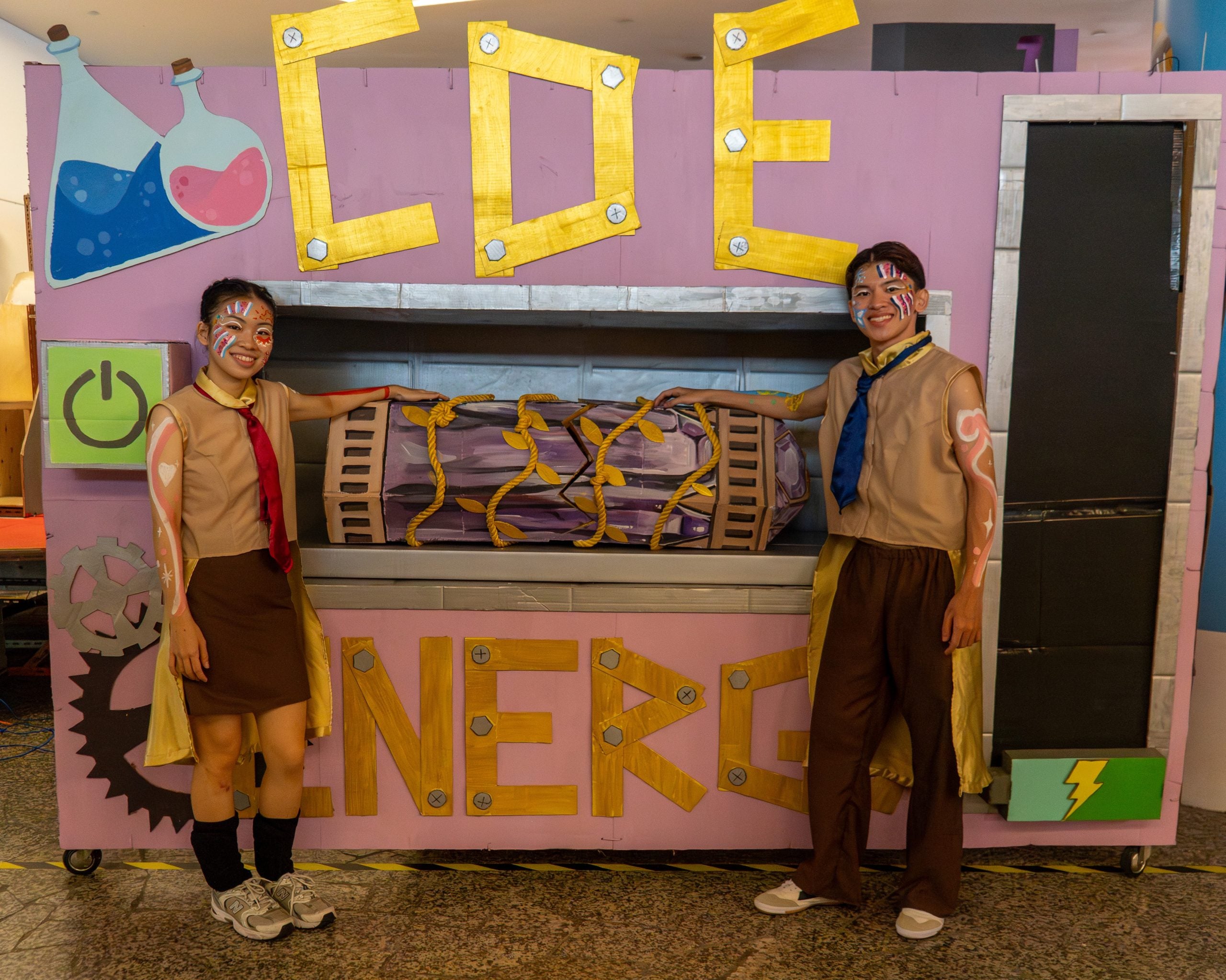 One of the floats featured an energy core made of 32 symbolic leaves presenting the CDE performers