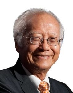 Prof Lui Pao Chuen receives the the Distinguished Service Order.