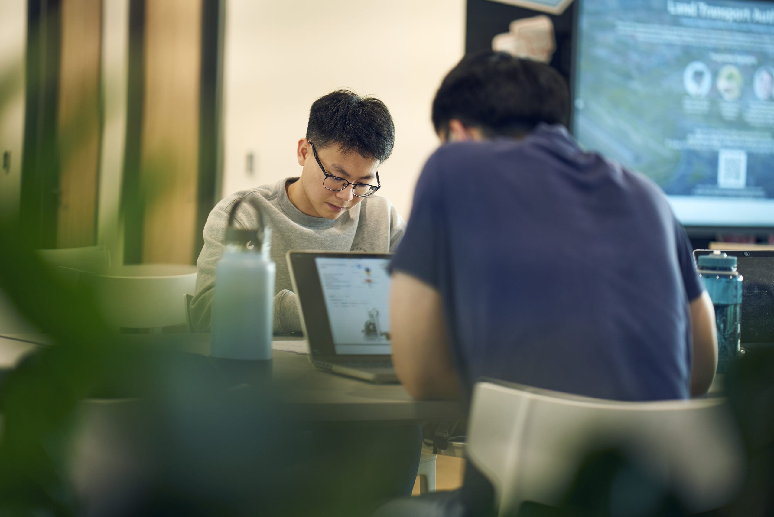 College of Design and Engineering students studying.