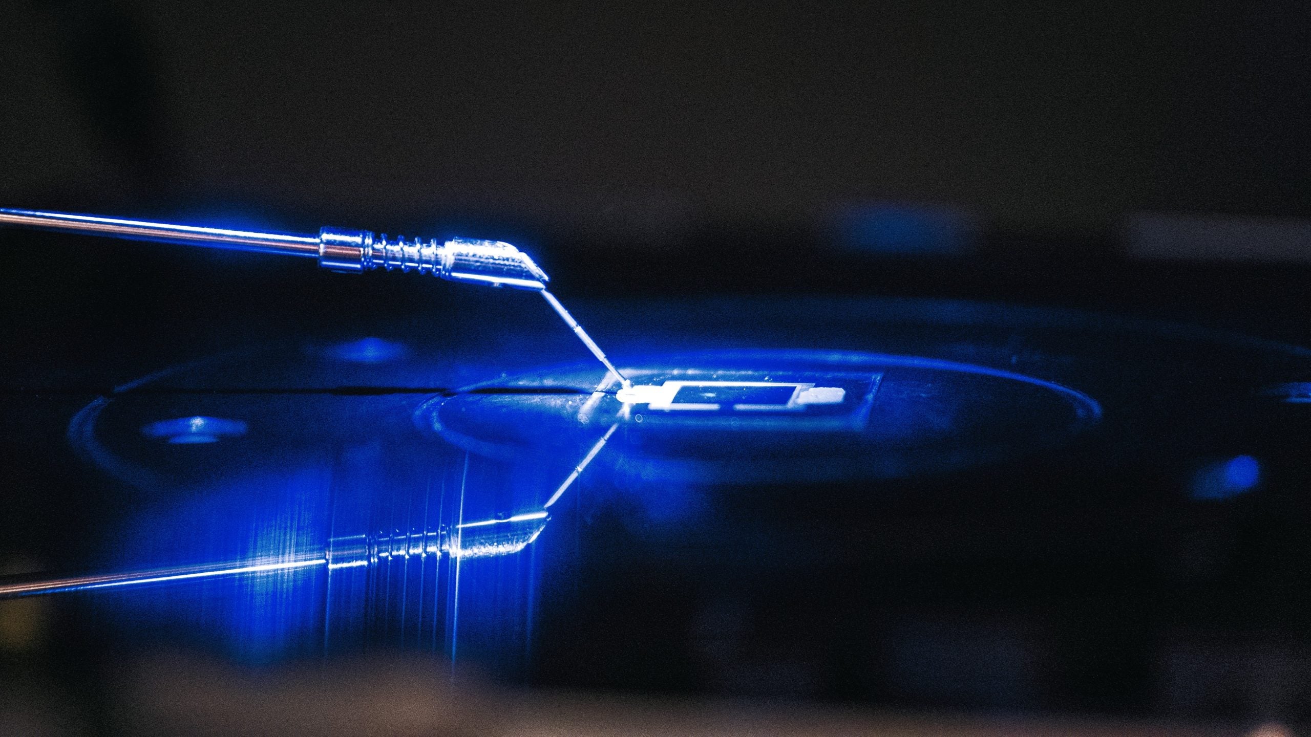 The vapour-deposition method overcomes a major manufacturing hurdle to produce one of the most durable perovskite-silicon tandem solar cells ever reported.