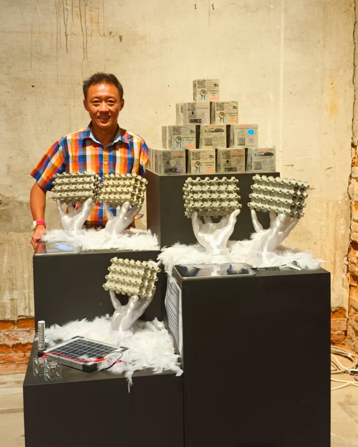 Assoc Prof Kua Harn Wei with DBE's exhibition piece at the Venice Biennale