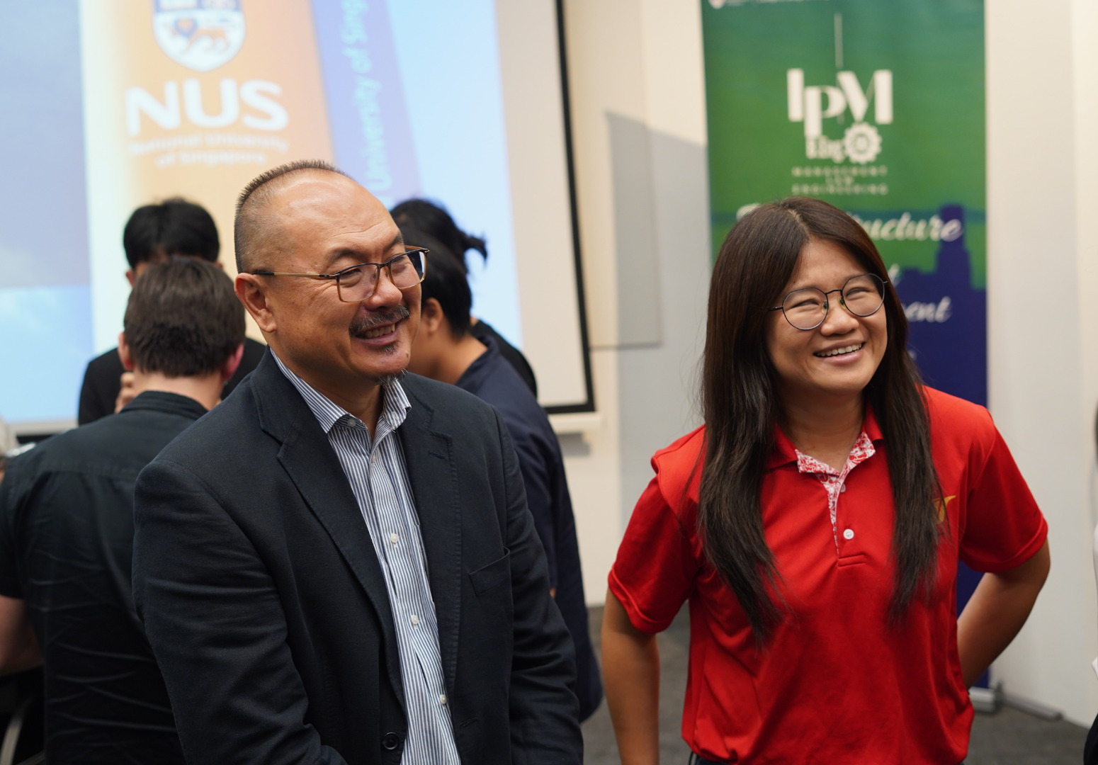 nus-cde-dbe-sisv-attendees-interaction-smiling