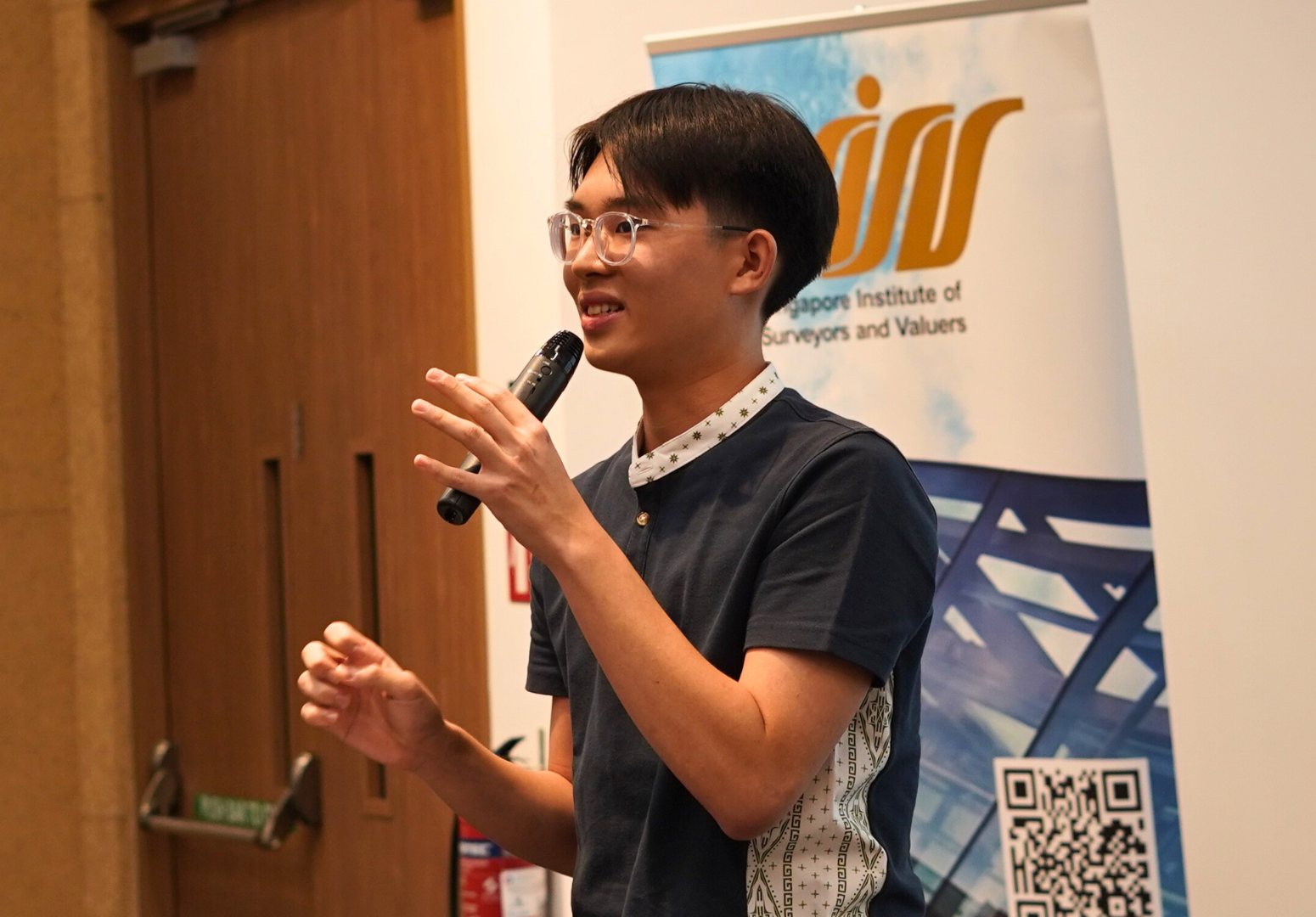 nus-cde-dbe-sisv-student-presentation-closeup