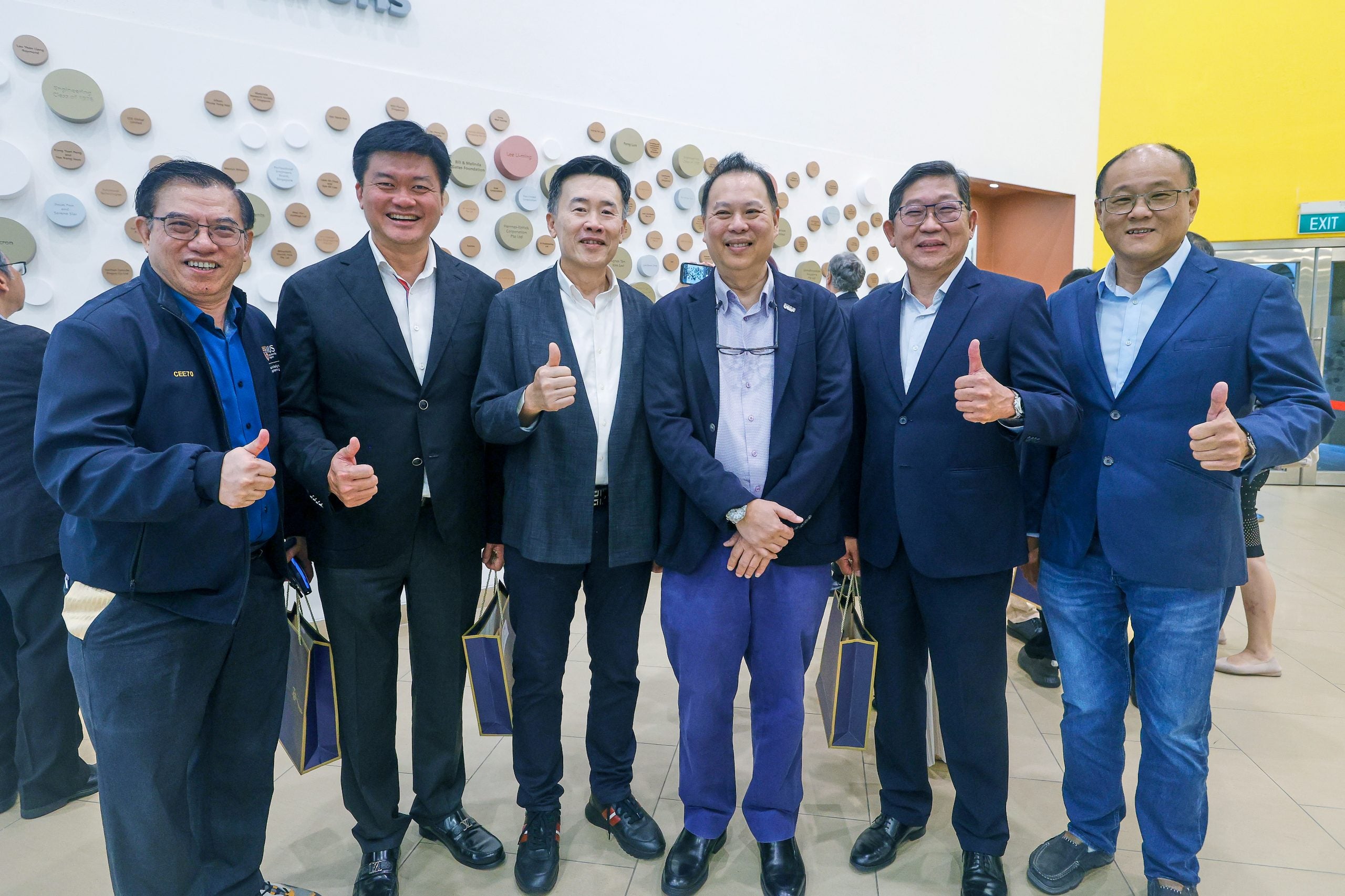 NUS CDE Faculty Members with donors and CDE Dean Prof Teo