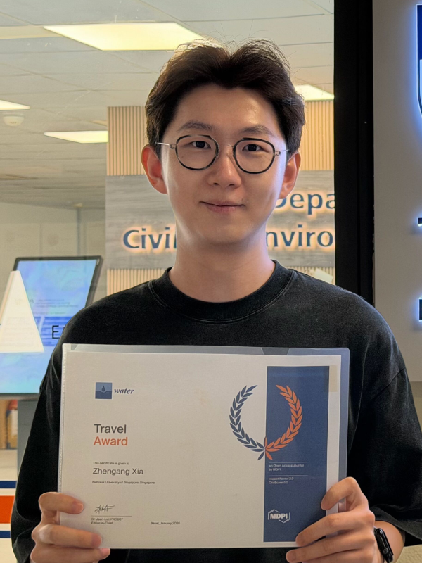 Dr Xia Zhengang awarded the prestigious Water Travel Award.