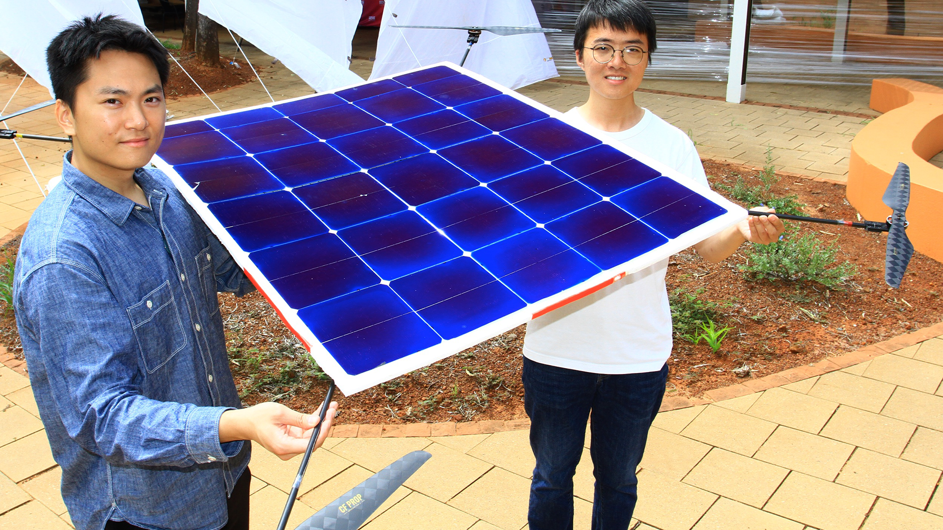 Project leader Zhang Dewen (right) and Yuan Zifeng (left) with their solar-powered drone at the test site in Alice Springs, Australia. (Photo: Centralian Today, Alice Springs/Phil Williams) 