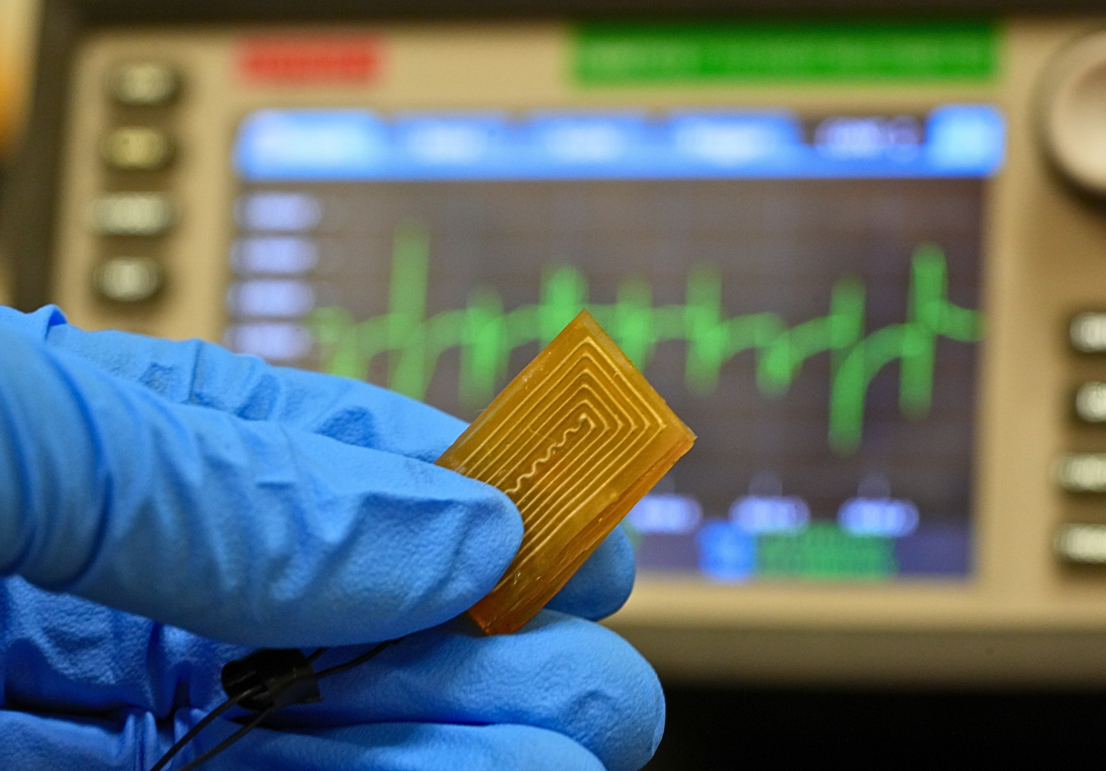 The self-healing sensor generates electrical signals in response to repeated pressing, enabling touch sensing, damage detection and underwater use.