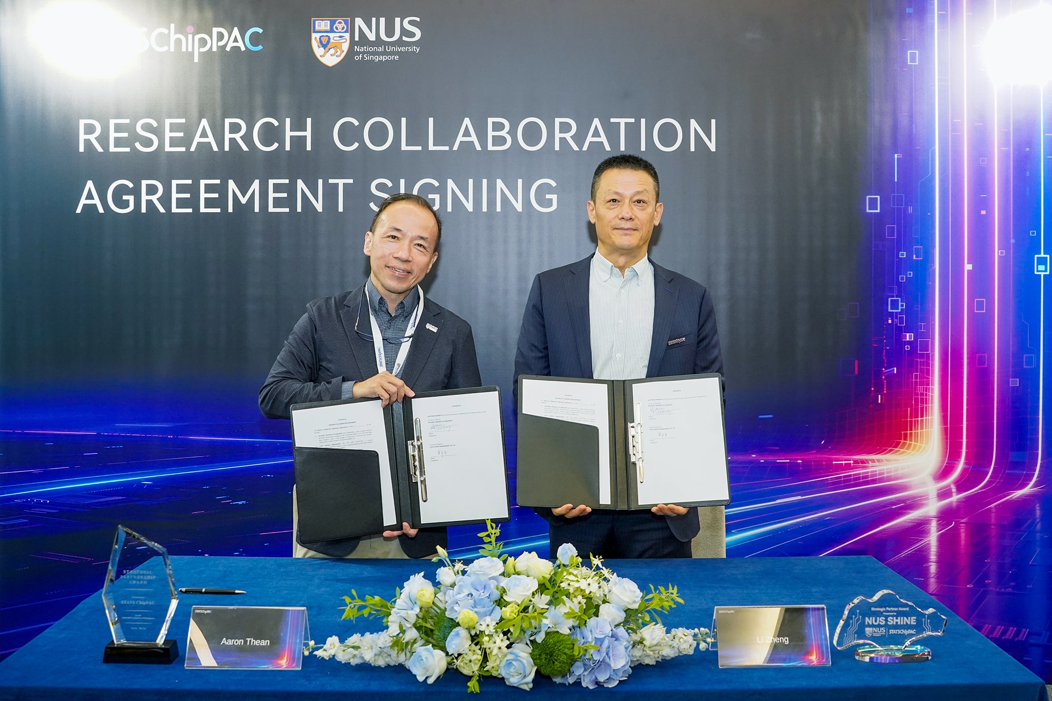 The agreement was signed by SHINE Director Prof Aaron Voon-Yew Thean Deputy President (Academic Affairs) and Provost (left), and STATS ChipPAC CEO Li Zheng (right).