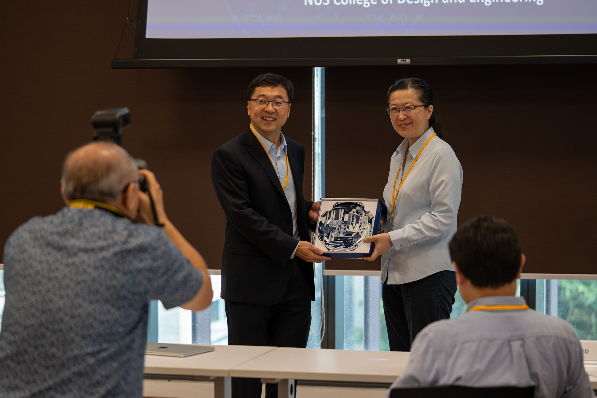 Prof Liu Bin (right) NUS Deputy President (Research and Technology), with Prof Wu Huaqiang (left), Vice President of Tsinghua University.
