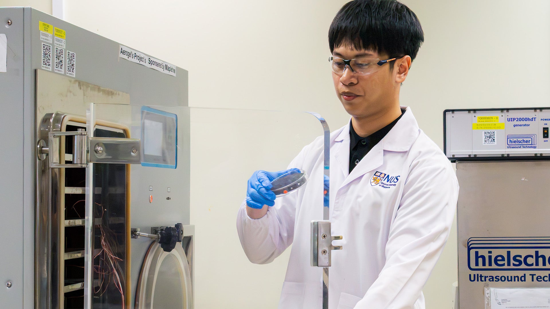Mr Ngo Minh Quang Phan, first author of the study, prepares a carbon fibre epoxy aerogel sample using a freeze dryer.