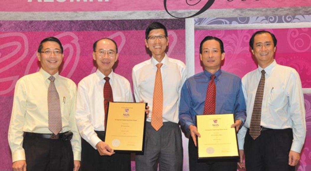 Mr Tan Gee Paw (2nd from left) and Mr Seah Moon Ming (2nd from right), recipients of the NUS Distinguished Engineering Alumni Awards (DEAA) 2011 with then Vice Dean (External Relations) Prof Victor Shim (far left), NUS President Prof Tan Chorh Chuan (centre) and NUS Dean of Engineering, Prof Chan Eng Soon (far right). NUS Faculty of Engineering Annual Report 2011