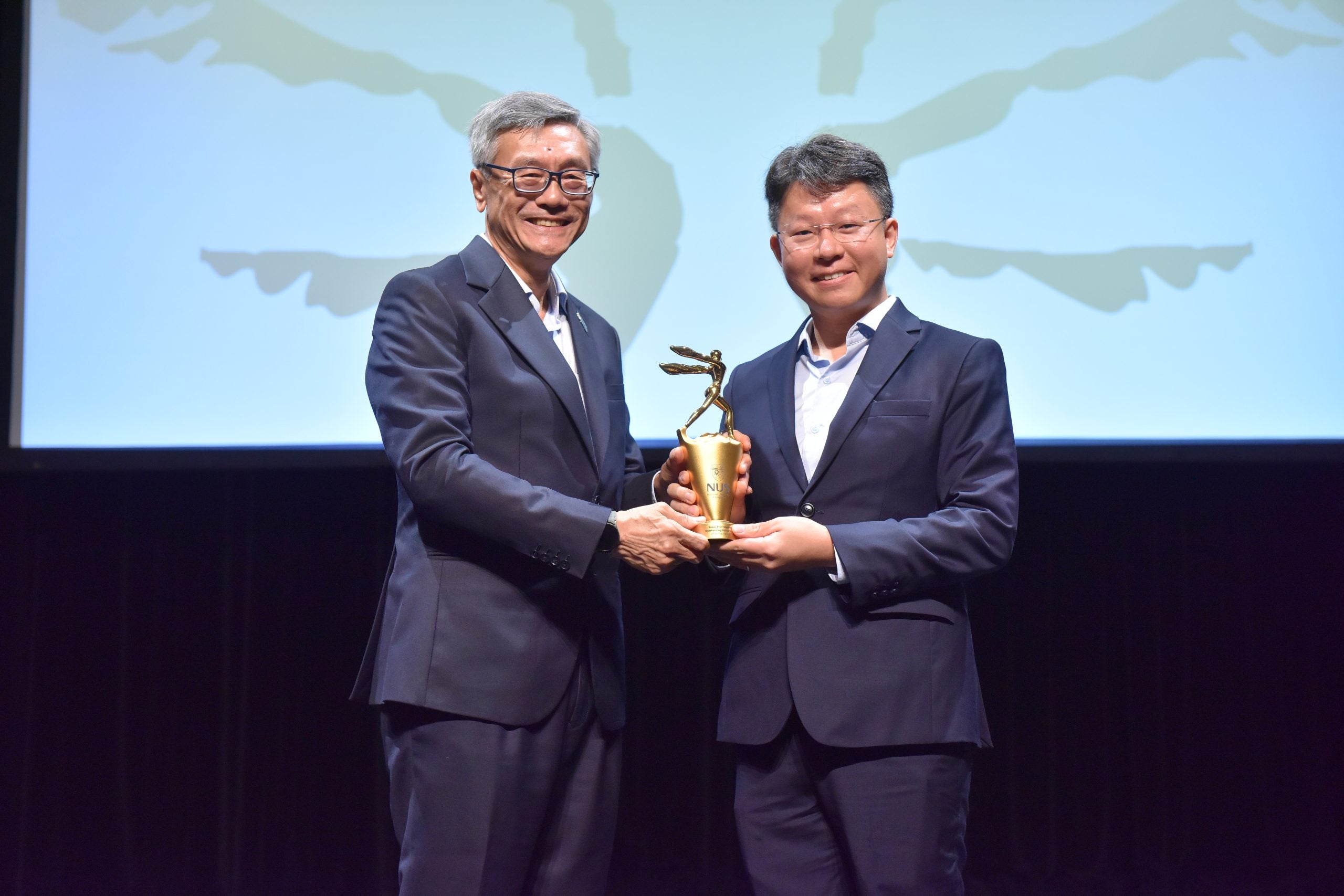 Assoc Prof Stephen Tay receiving the Outstanding Educator Award from NUS President Prof Tan Eng Chye at the NUS University Awards 2026.