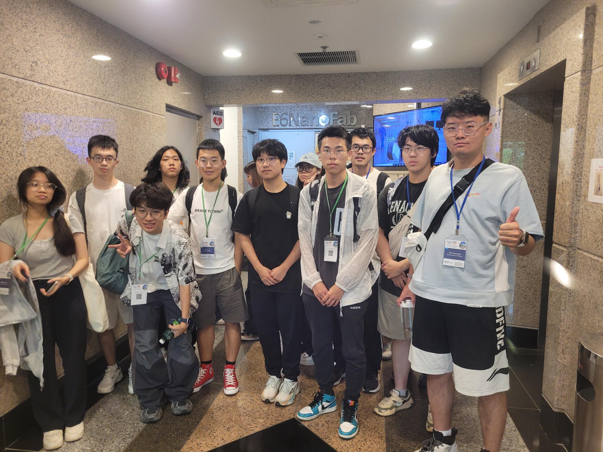 Group Photo in front of Level 1 Lab 1000024718