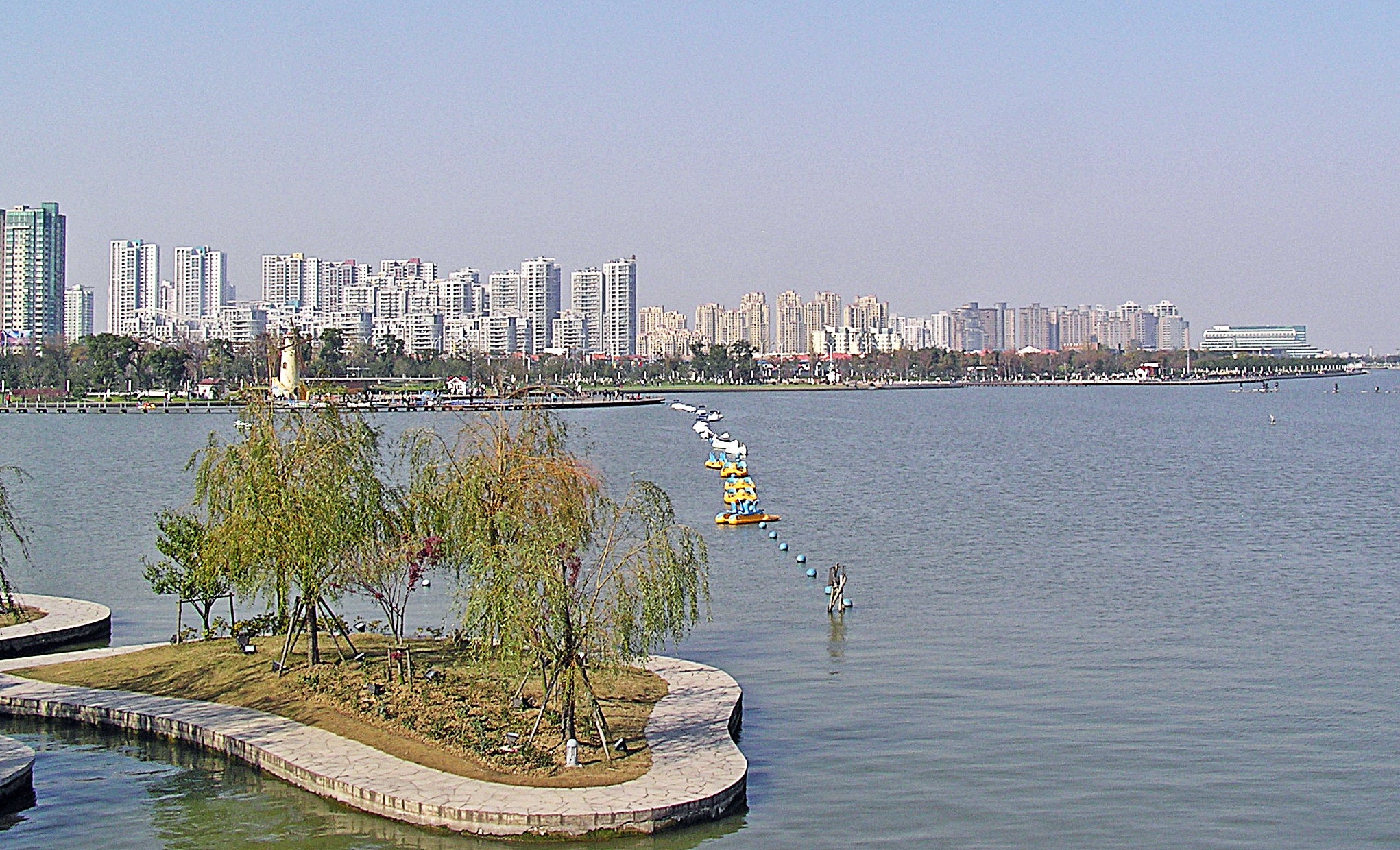 OLYMPUS DIGITAL CAMERA Image Credit: “West Bank of Jin Ji Lake in Suzhou Industrial Park (SIP)” by Donaldytong, used under CC BY-SA 3.0