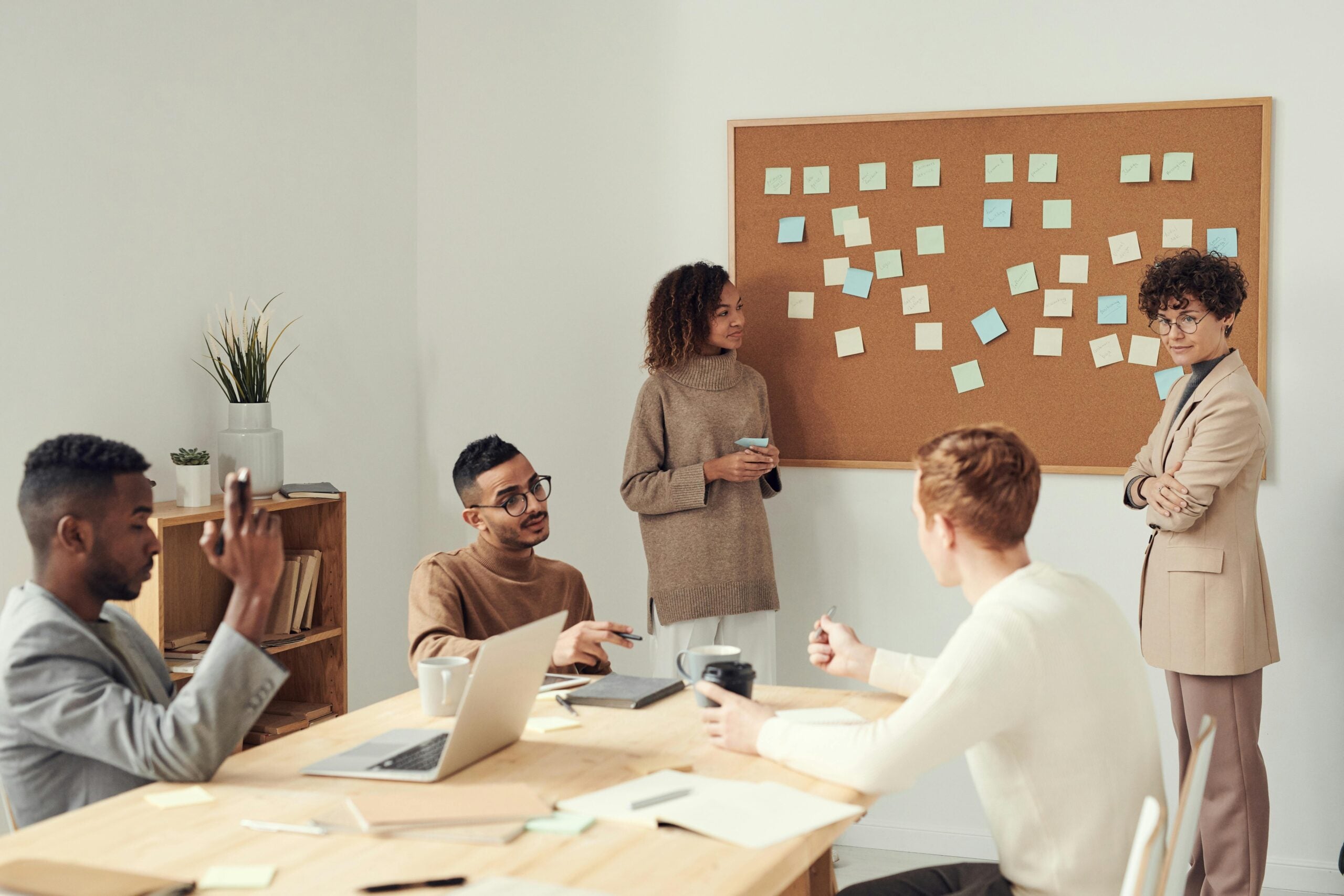 pexels-fauxels-3184296 The encouragement of stakeholder-engagement in policymaking is one of the merits of a complexity science-based approach.
Image Credit: fauxels / Pexels
