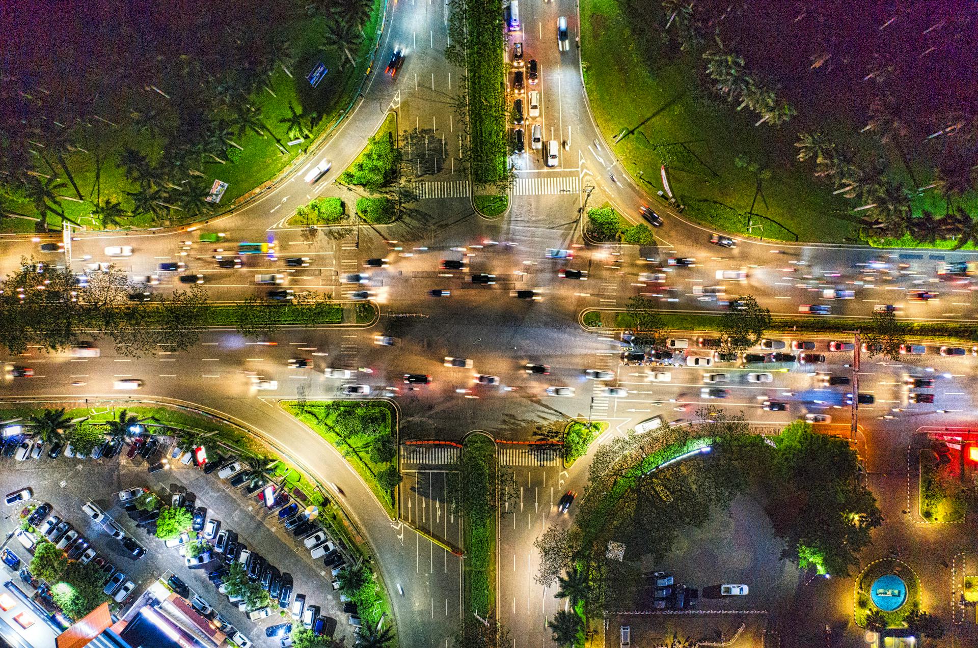 pexels-tomfisk-4053441 Transport networks are just one example of the complexity that can be found in a city. Image Credit: Tom Fisk / Pexels