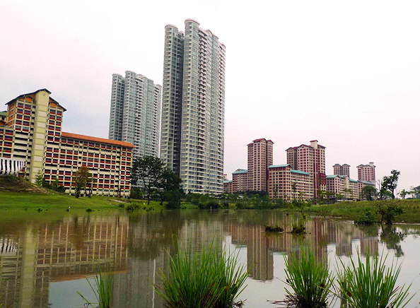 Kallang_River_after_Rain 1 Bishan-Ang Mo Kio Park, which includes a naturalised river converted from a concrete canal, serves multiple purposes as a prime example of the Active, Beautiful and Clean (ABC) Waters approach. In normal conditions, the water level is relatively low, and can accommodate recreational activities along and in the water that residents and visitors can enjoy (top). The park is transformed into a floodplain during heavy rainfall, allowing the water level to rise gradually without causing harm to residents or the surrounding buildings (bottom). Image Credit (top): “Bishan-Ang Mo Kio Park” by Wirbel1980, used under CC BY-SA 3.0. Image Credit (bottom): “Kallang River after Rain” by Pagodashophouse, used under CC BY-SA 3.0