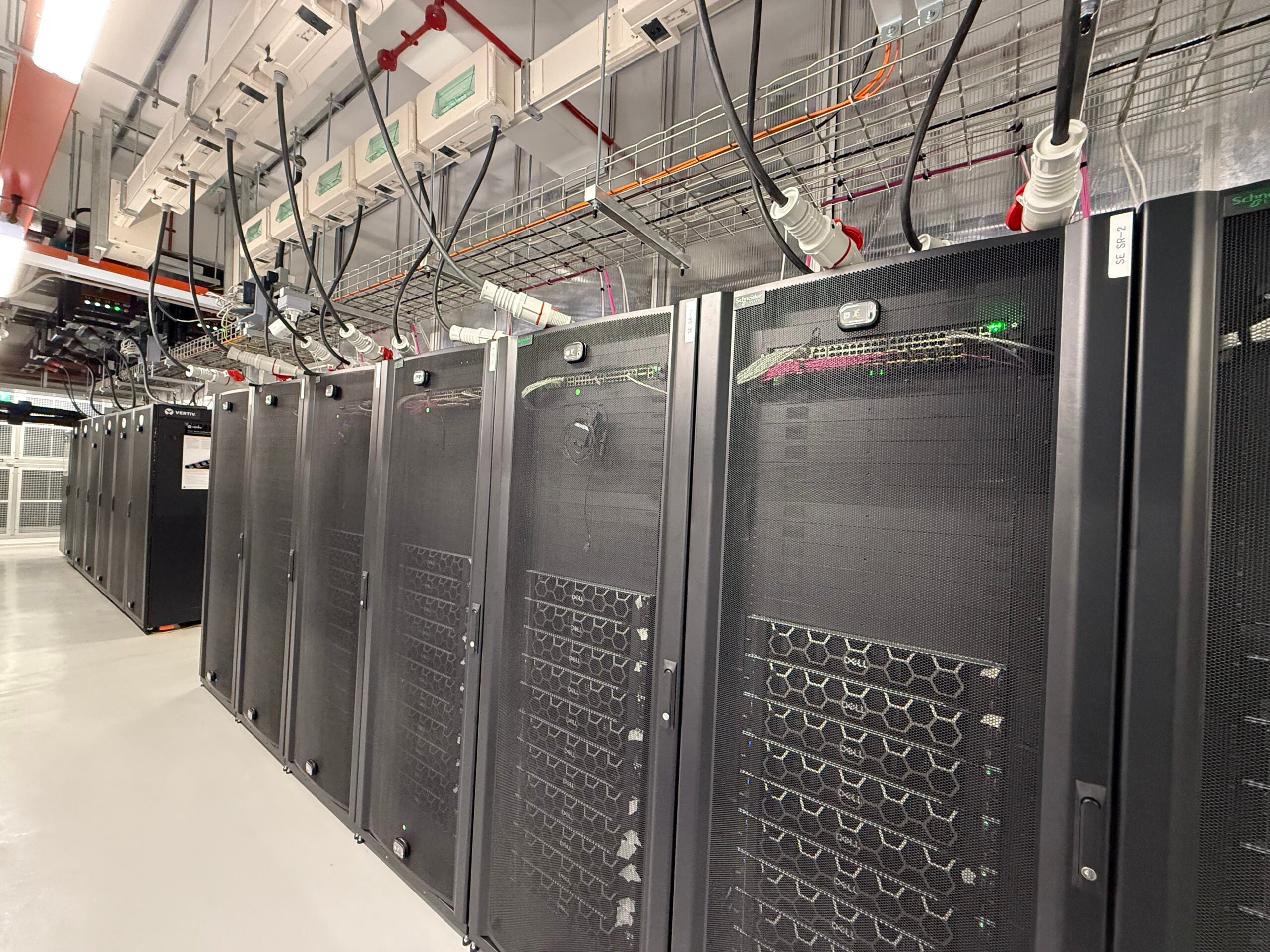 Mid- to high-density servers to future proof cooling solutions_3