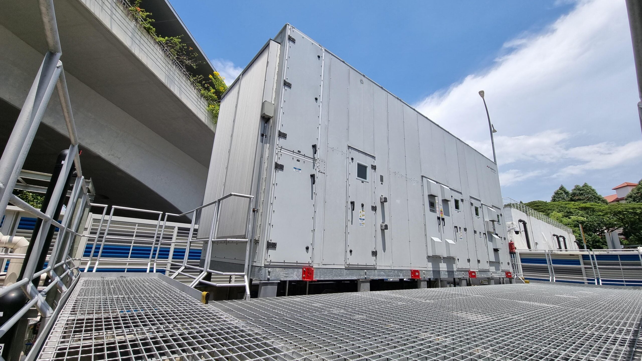 StatePoint Liquid Cooling unit for providing cold water to the data hall through high-performing membrane-based indirect evaporative cooling