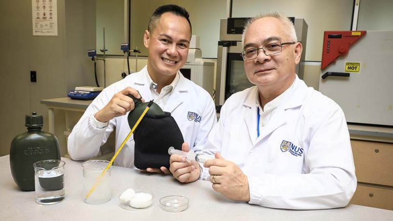 Prof Nhan (right) and Assoc Prof Duong
developed the multifunctional material