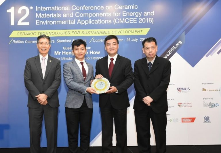 Assoc Prof Heng Chun Huat (far right) and Mr Luo Yuxuan (second left) received the award from Mr Heng Chee How. (photo credit: IES)

