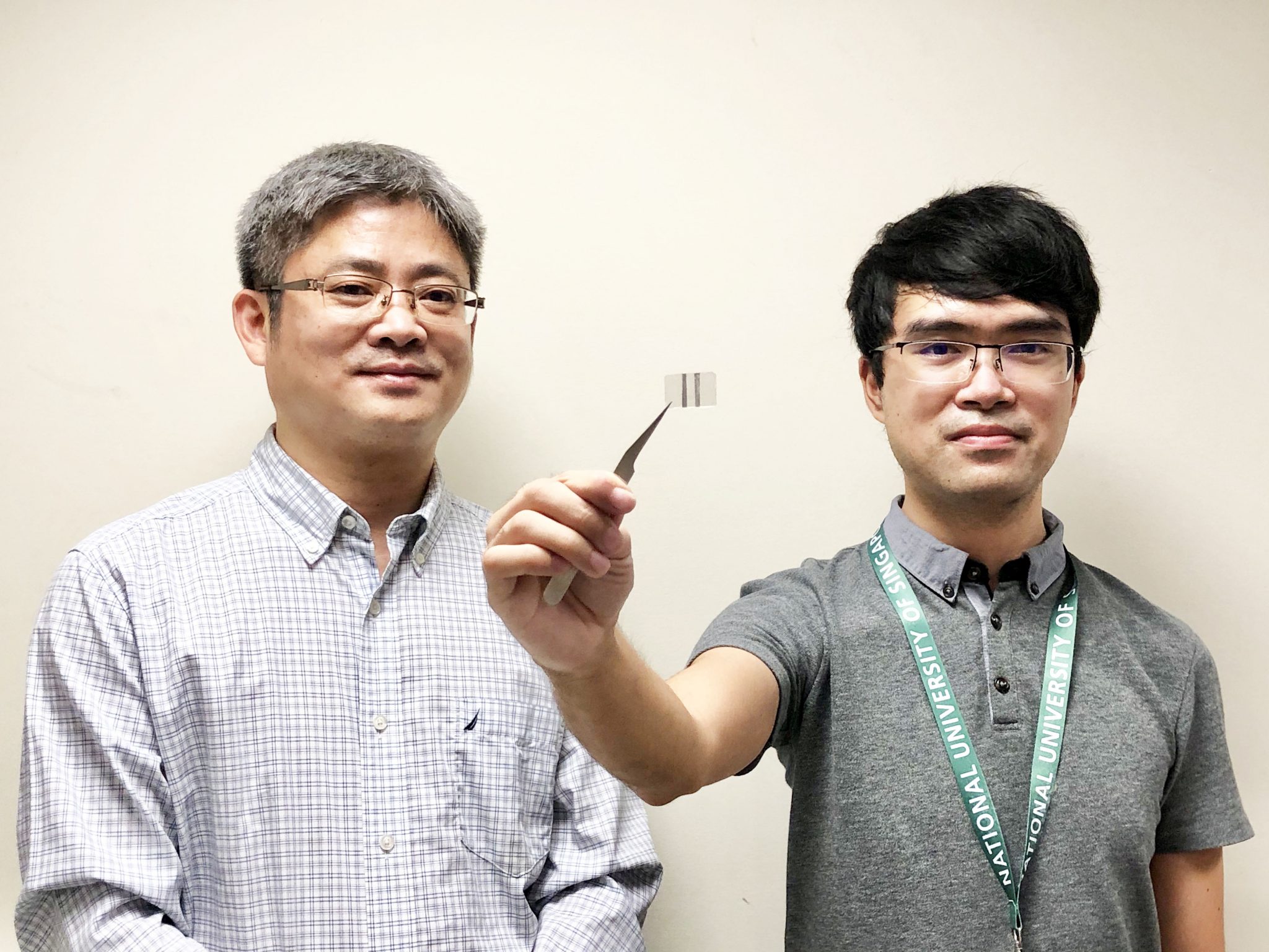 Associate Professor Ouyang Jianyong and Dr Cheng Hanlin of the Department of Materials Science and Engineering at NUS