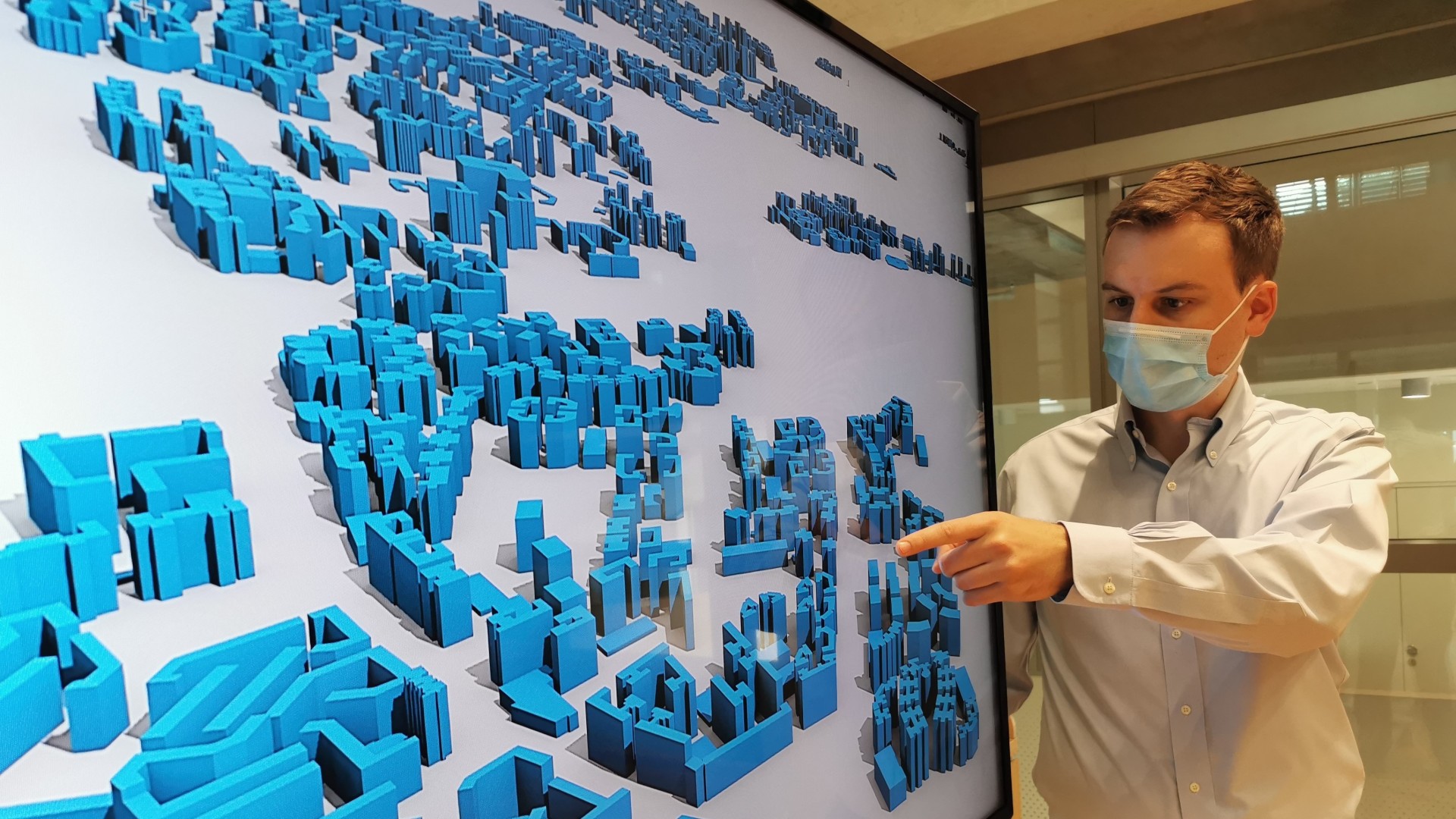 Dr Filip Biljecki showcasing the urban digital twin used in the study.