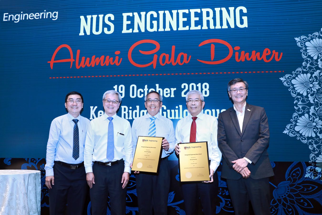 <div>Distinguished Engineering Alumni Award recipients Er Lim Peng Hong (3rd from left) and Mr Gan Seow Kee (4th from left) with NUS Engineering Professor David Chua and Dean Professor</div><div>Chua Kee Chaing and NUS President Professor Tan Eng Chye.</div>