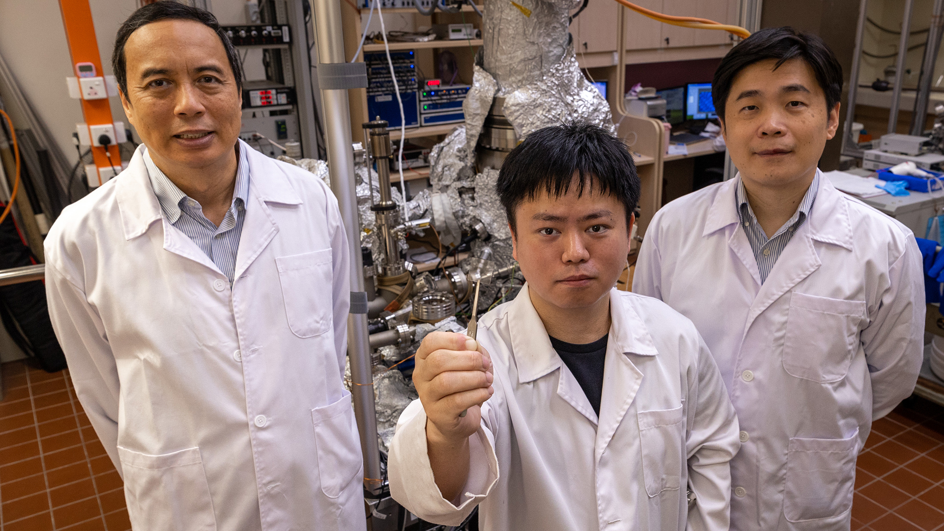 <a class="newsPhotoCaptionText1">Researchers behind the discovery: From right to left, Associate Professor Cheng-Wei Qiu and Dr. Qiangbing Guo (Dept of Electrical and Computer Engineering), with <br />Professor Andrew T. S. Wee (NUS Physics)</a><br />