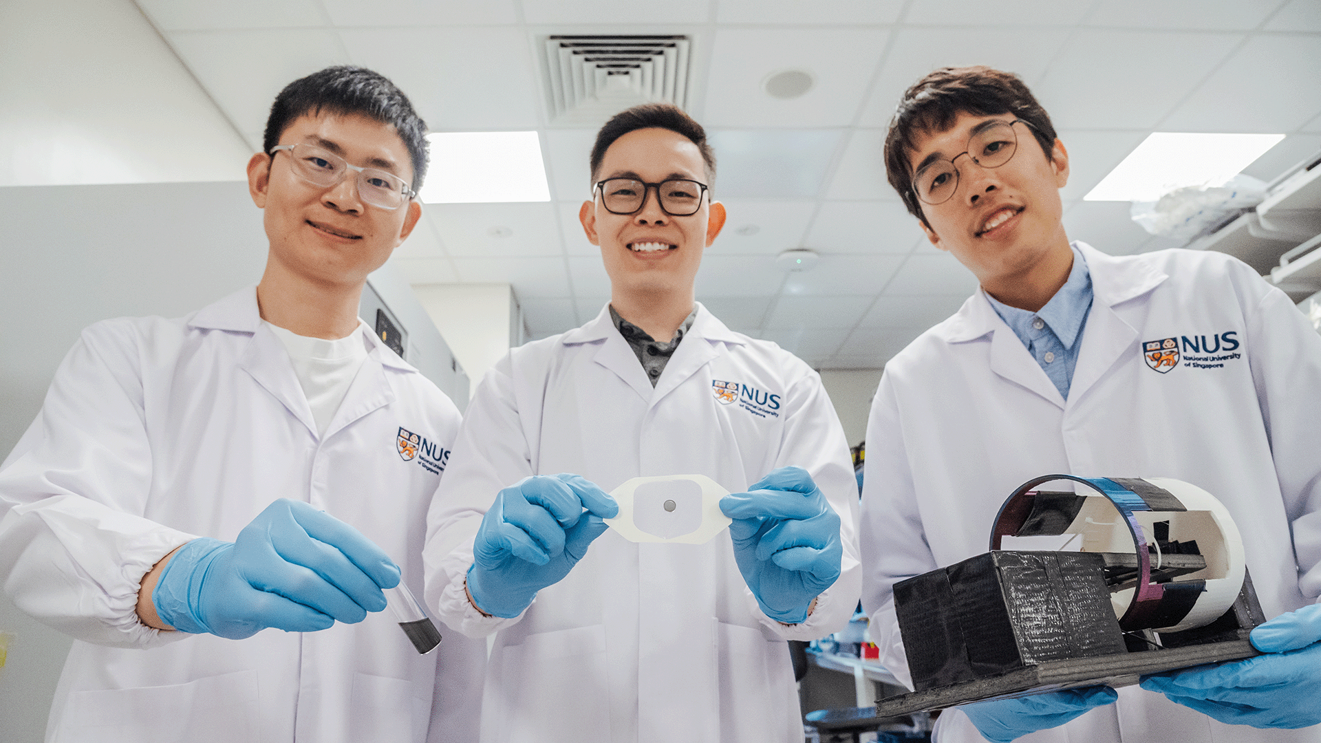 Asst Prof Andy Tay (centre), together with Dr Shou Yufeng (right) and Dr Le Zhicheng (left) have developed an innovative
magnetic wound-healing gel that promises to accelerate the healing of diabetic wounds.