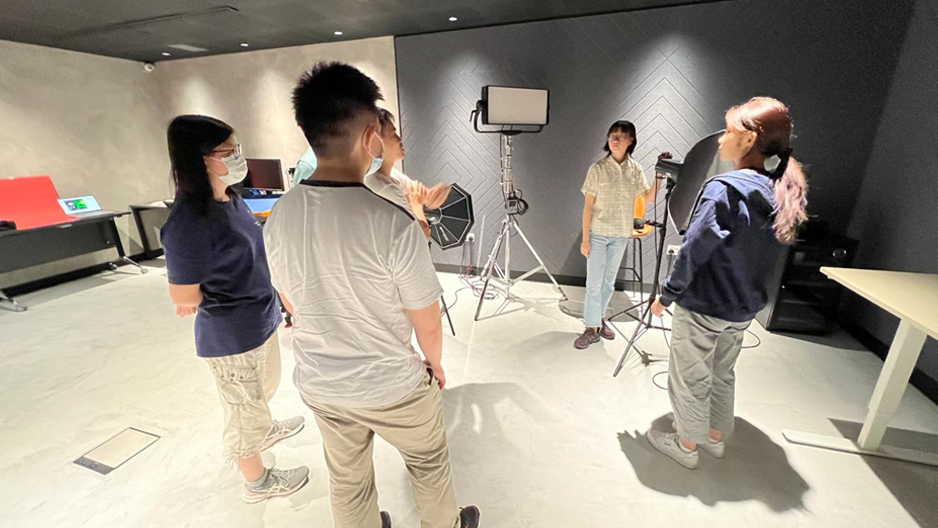 Students learning to use the professional equipment in the CDE @ Innovation and Design Hub, from DiD senior students Celeste Seah and Dawn Chan 