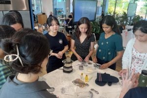 cde-student-life-candle-making-workshop-03